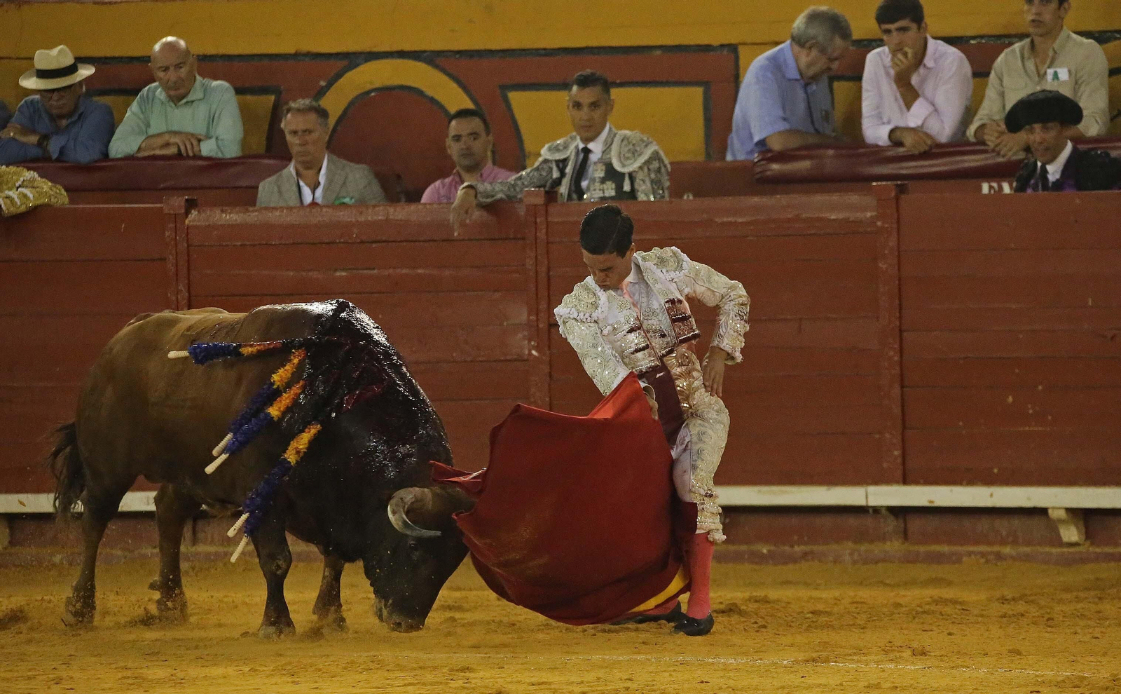 Fotos de la corrida del viernes de la Feria Taurina de Algeciras 2023: Morante de la Puebla, Emilio de Justo y David Galván