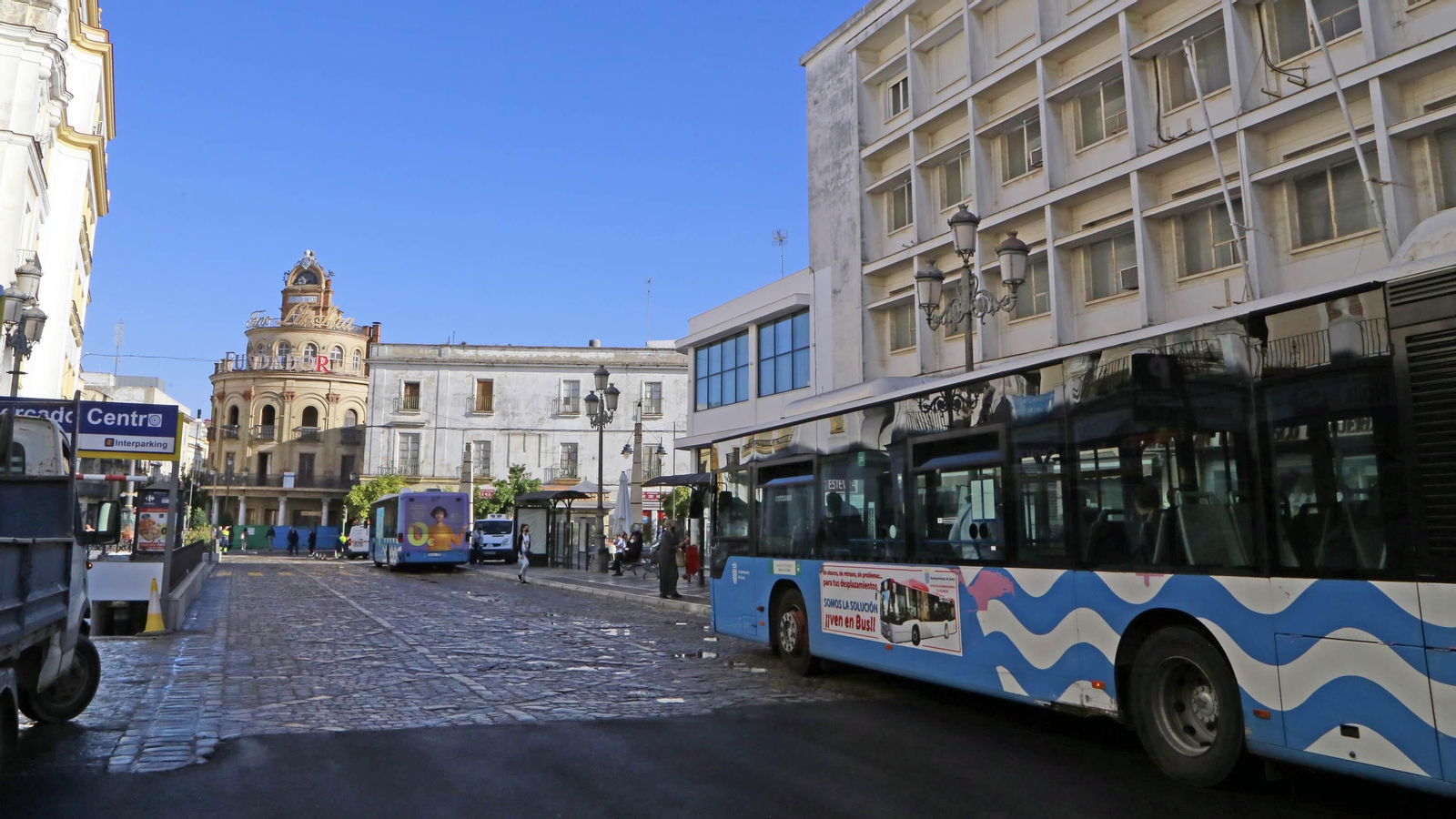 La plaza Esteve recupera la normalidad y a los autobuses
