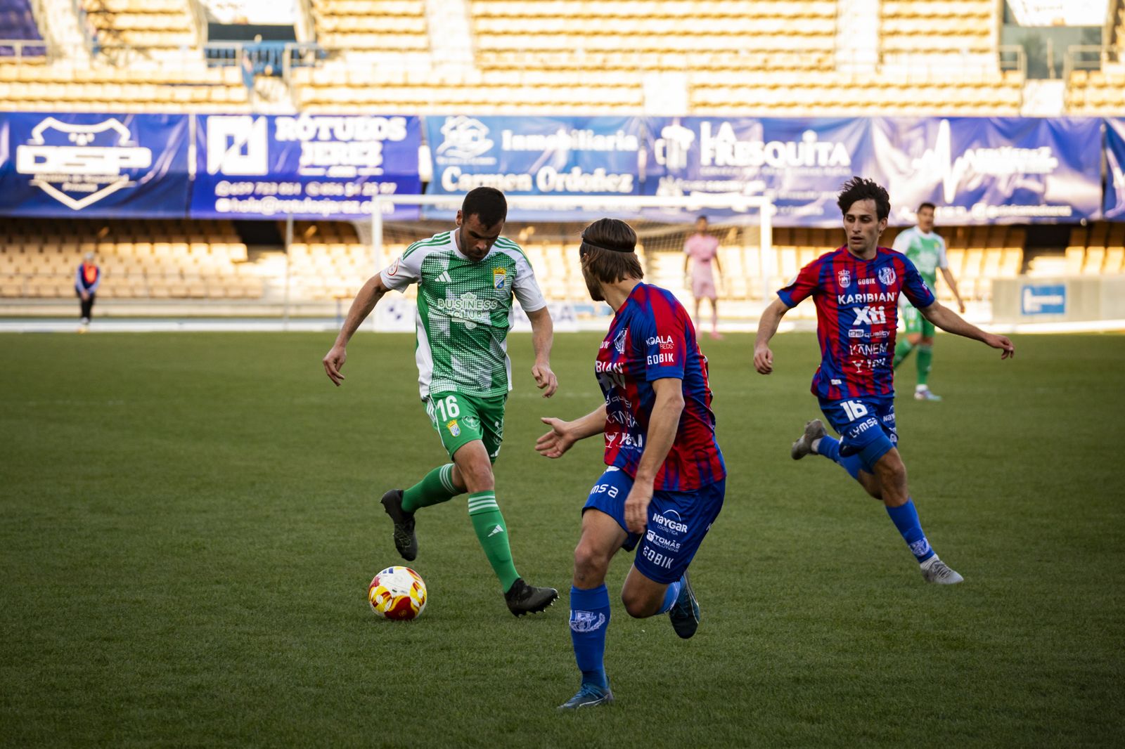 Imágenes del partido entre el Xerez CD y el Yeclano Deportivo en Chapín