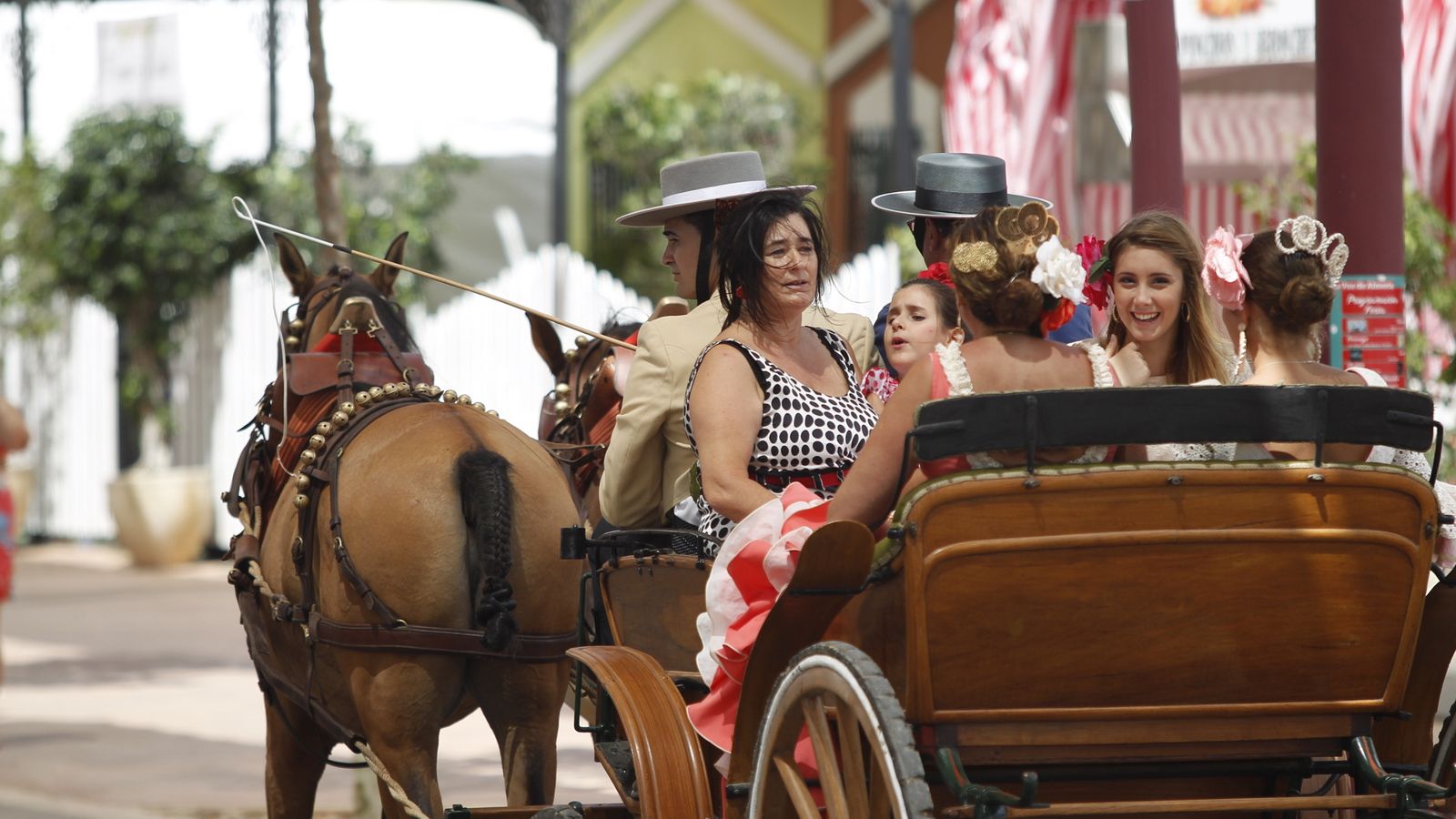 Paseo de caballos y carruajes en la Feria de Almería.