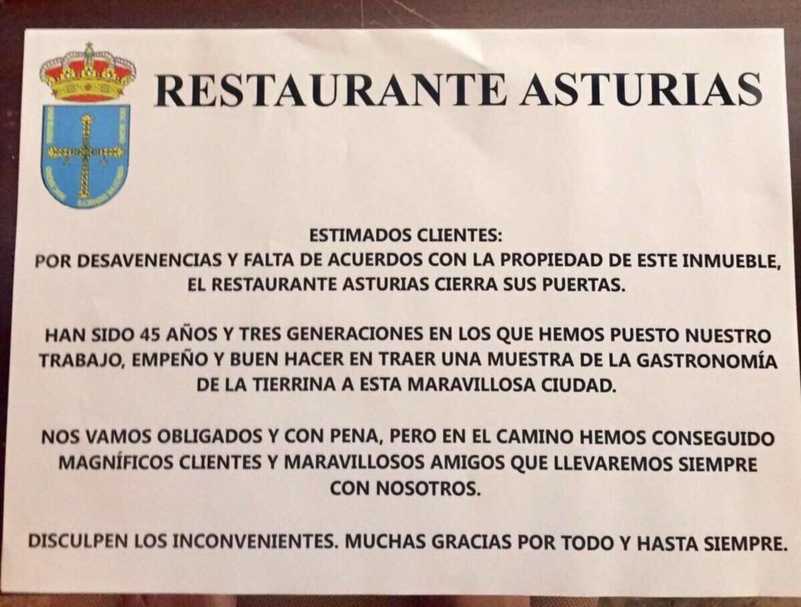 El aviso de cierre del establecimiento.