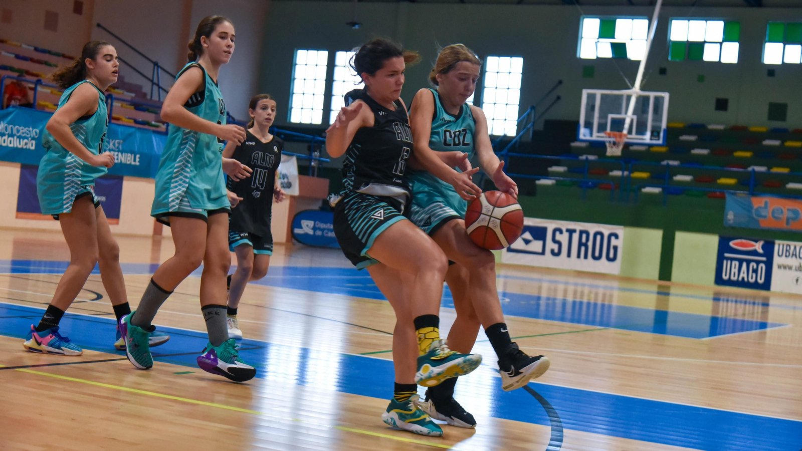 Las fotos de la segunda jornada del Andaluz infantil femenino de baloncesto en La Línea