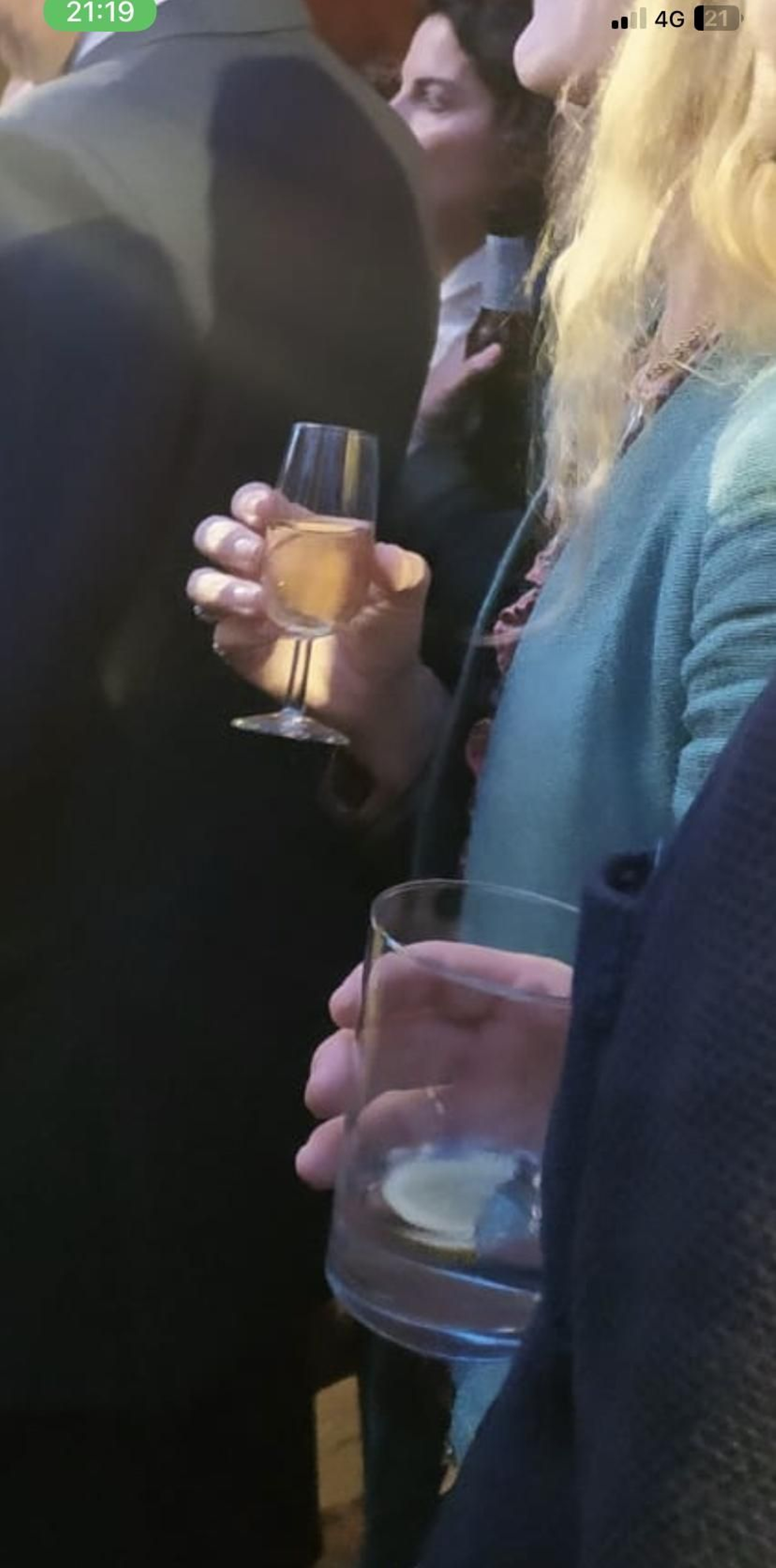 El público de cierto tramo de la calle Mateos Gago a la salida de Santa Cruz