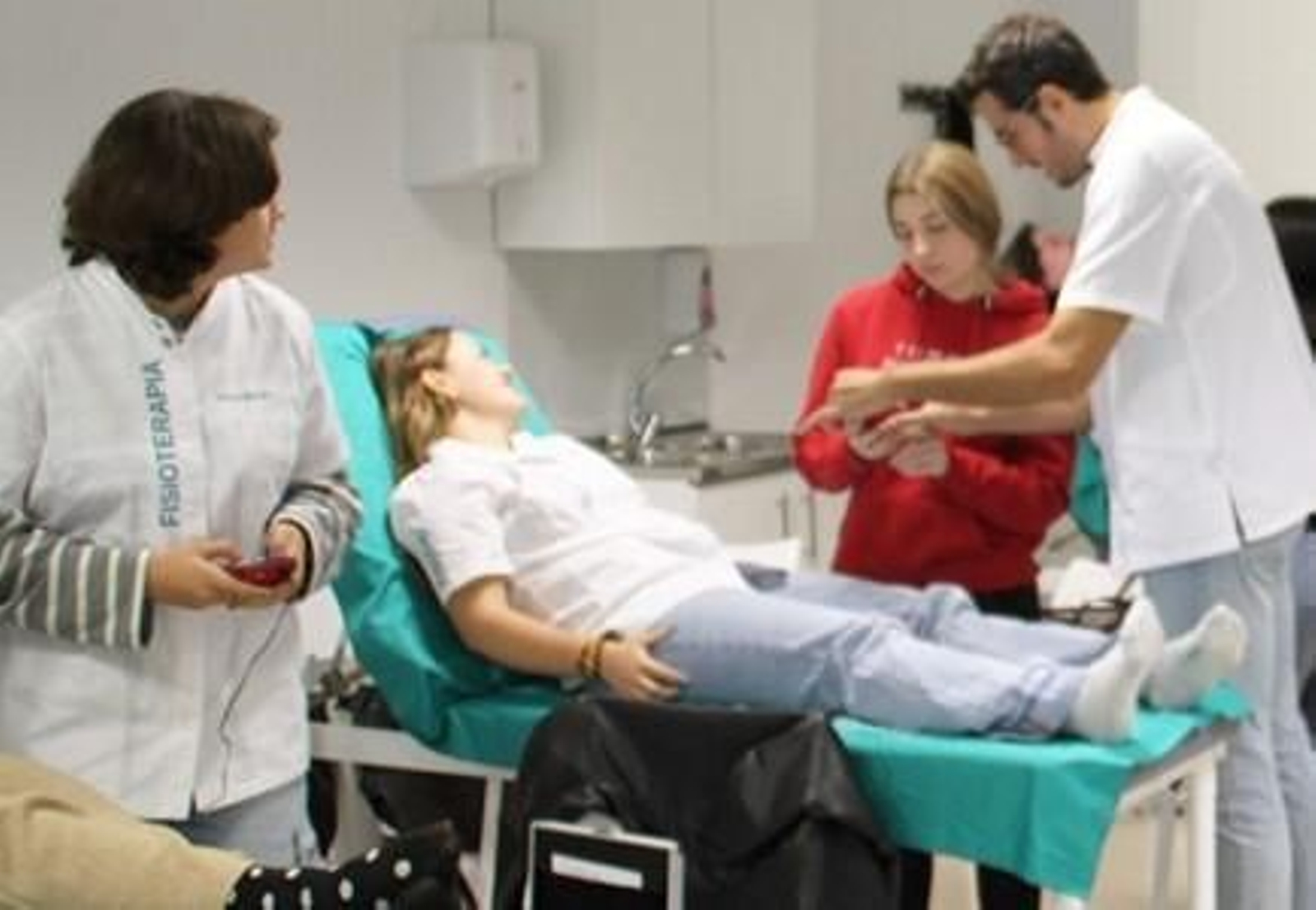 Clases prácticas de alumnos en el centro cordobés Fisidec.