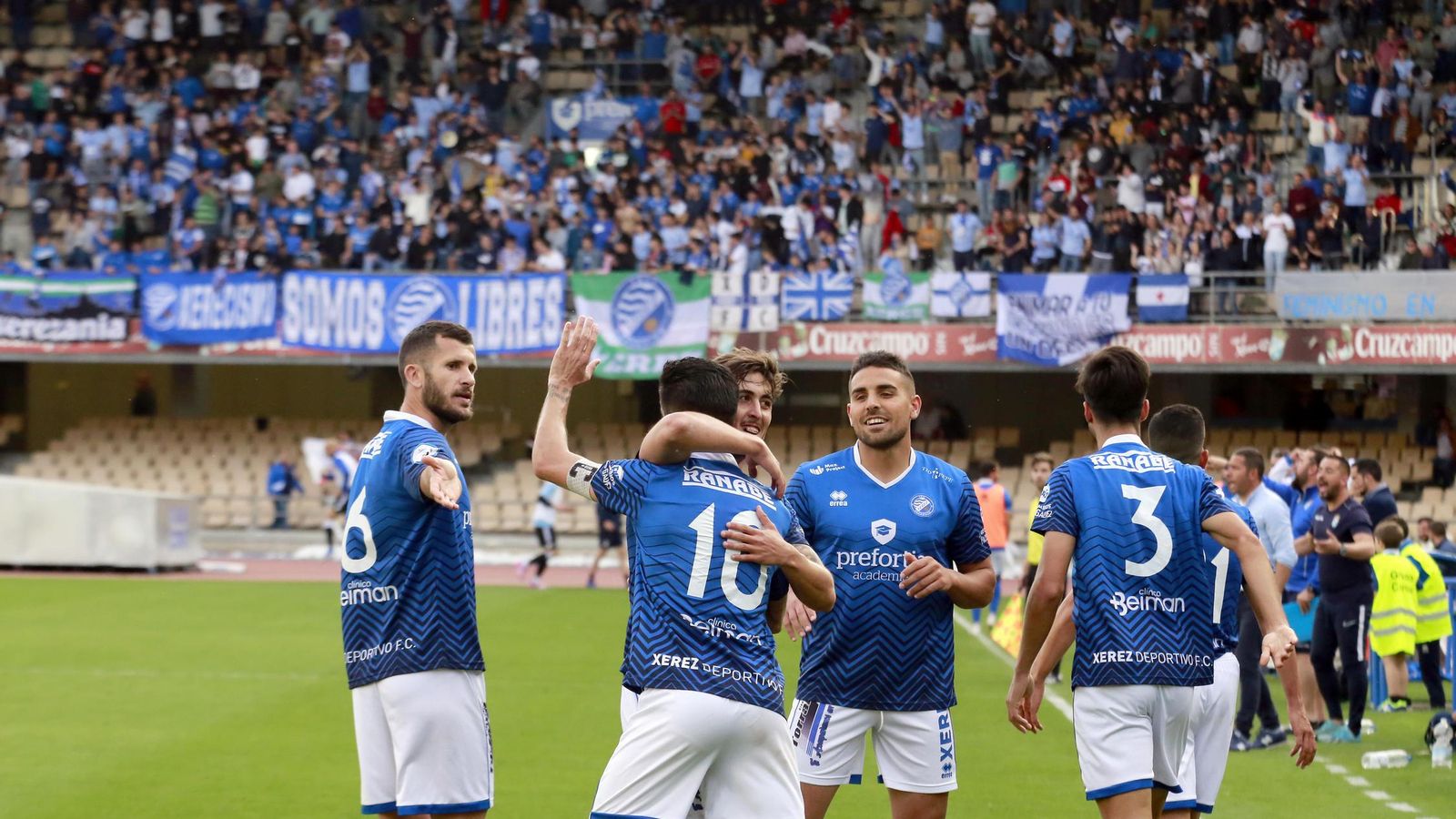 El XDFC celebra el triunfo ante el XCD en el último enfrentamiento entre ambos equipos.