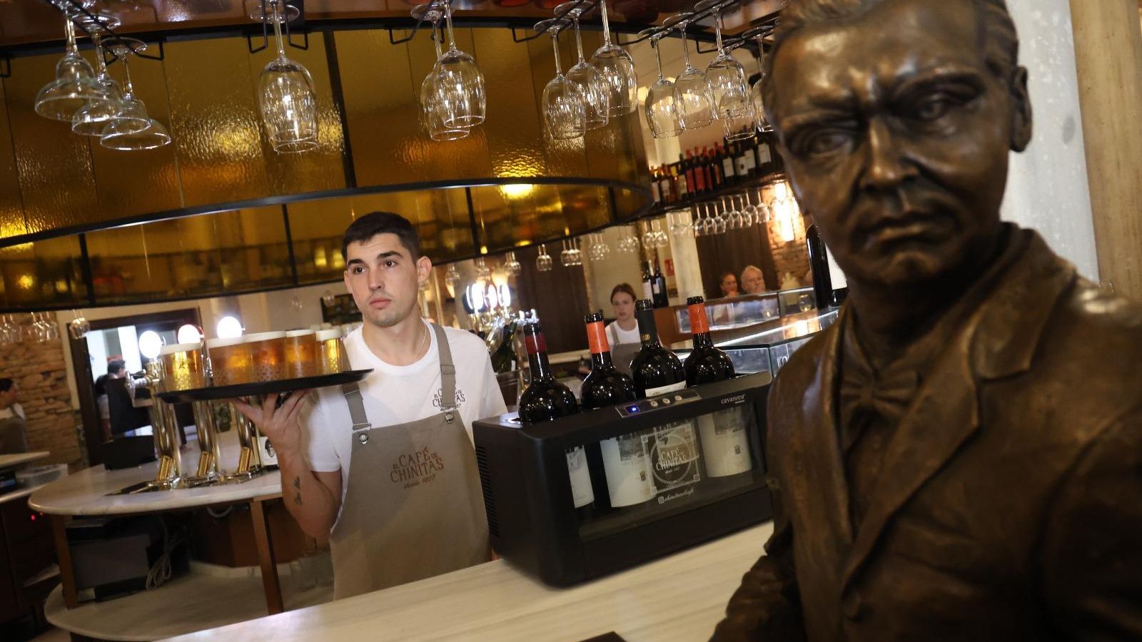 Busto de Federico García Lorca en la zona de cócteles.