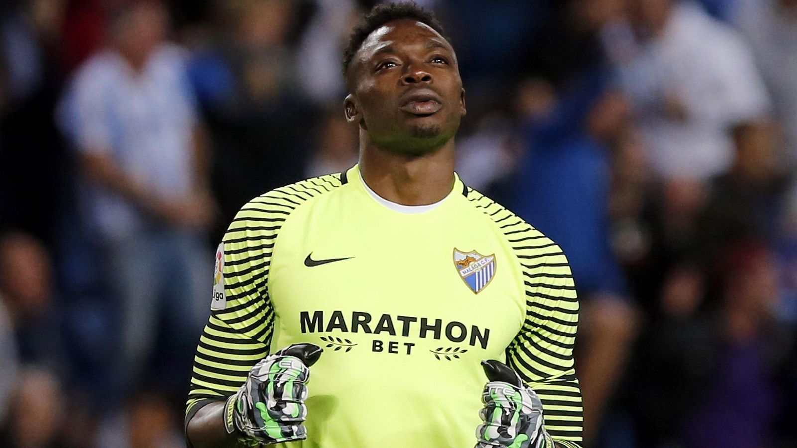 Carlos Kameni con el Málaga CF.
