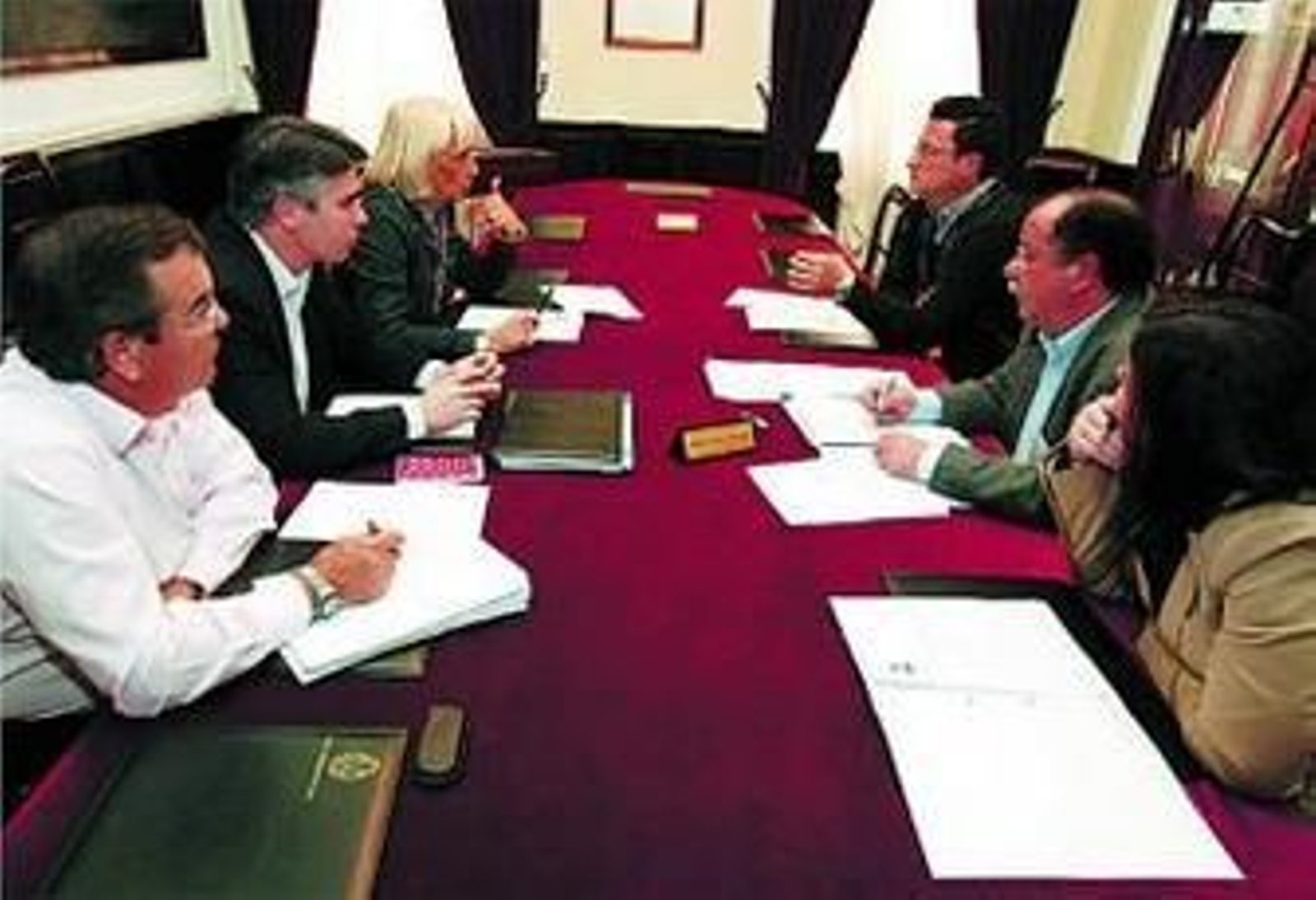 La reunión de los patronos tuvo lugar en el Ayuntamiento.