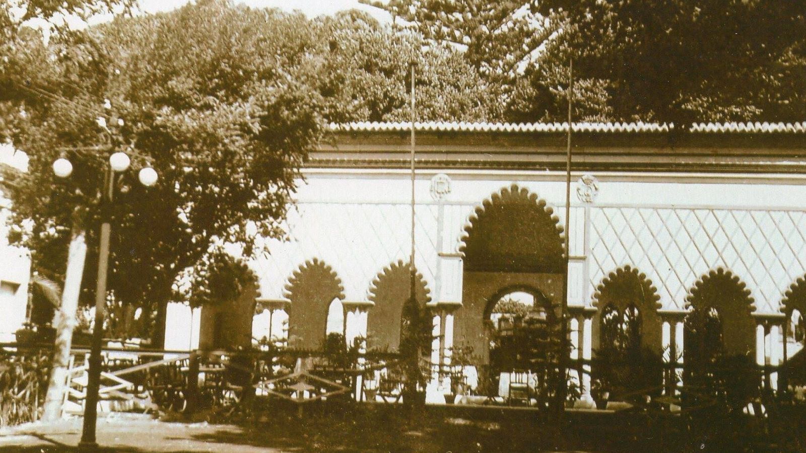 Caseta militar de baile en la feria de la Alameda