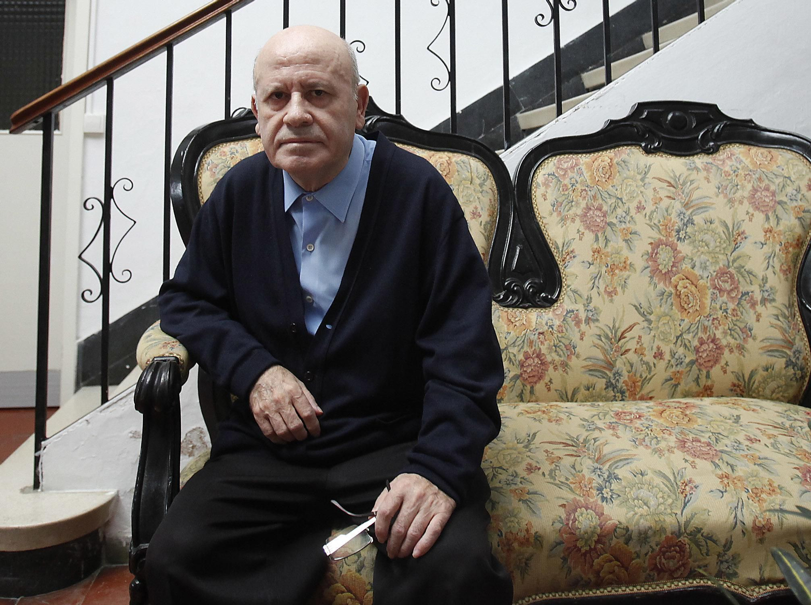 El sacerdote Isaac García Guerrero, en su vivienda junto a la parroquia de San Marcos.