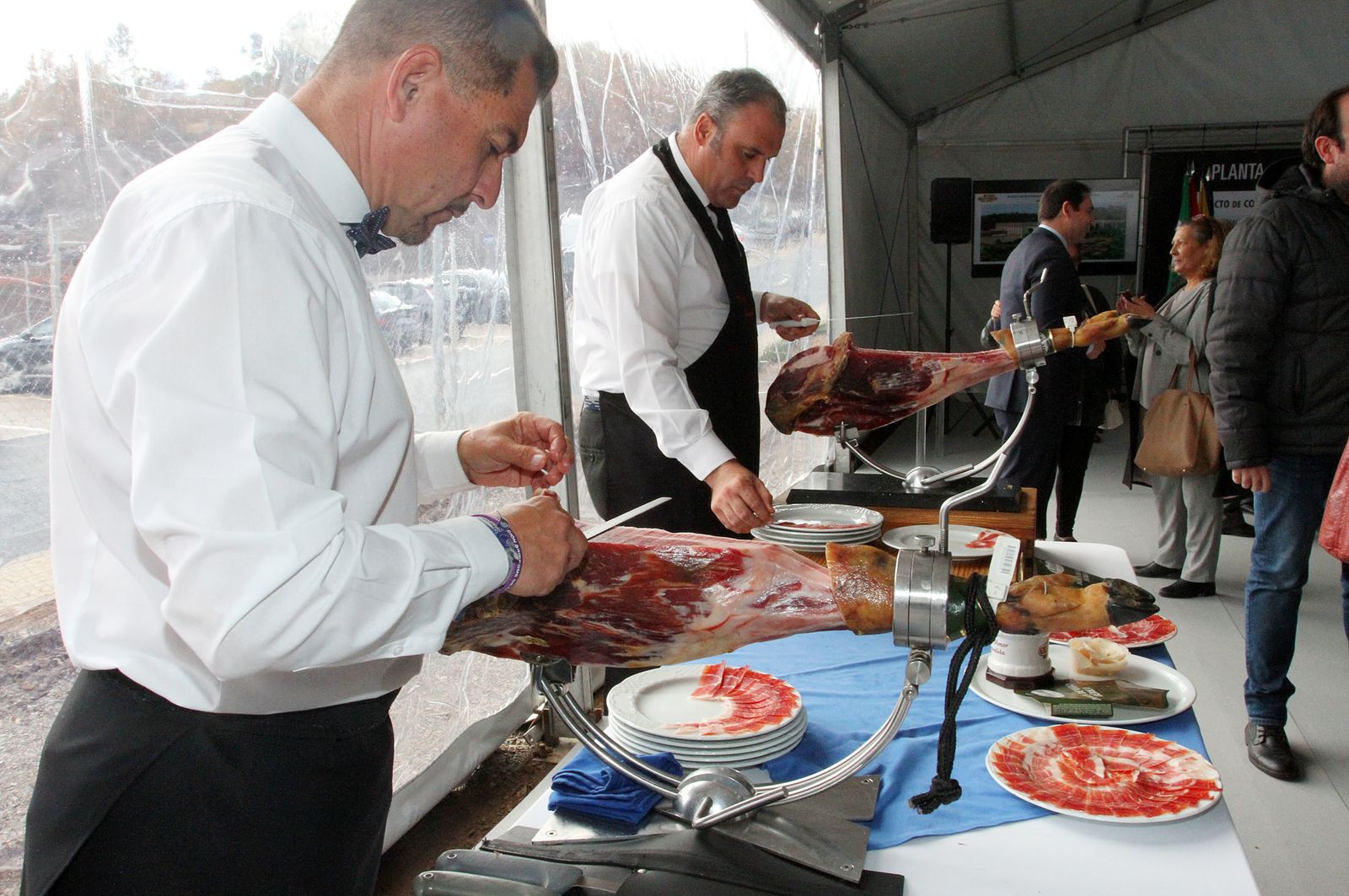 Imágenes de la colocación de la primera piedra de la planta de ElPozo en Jabugo.