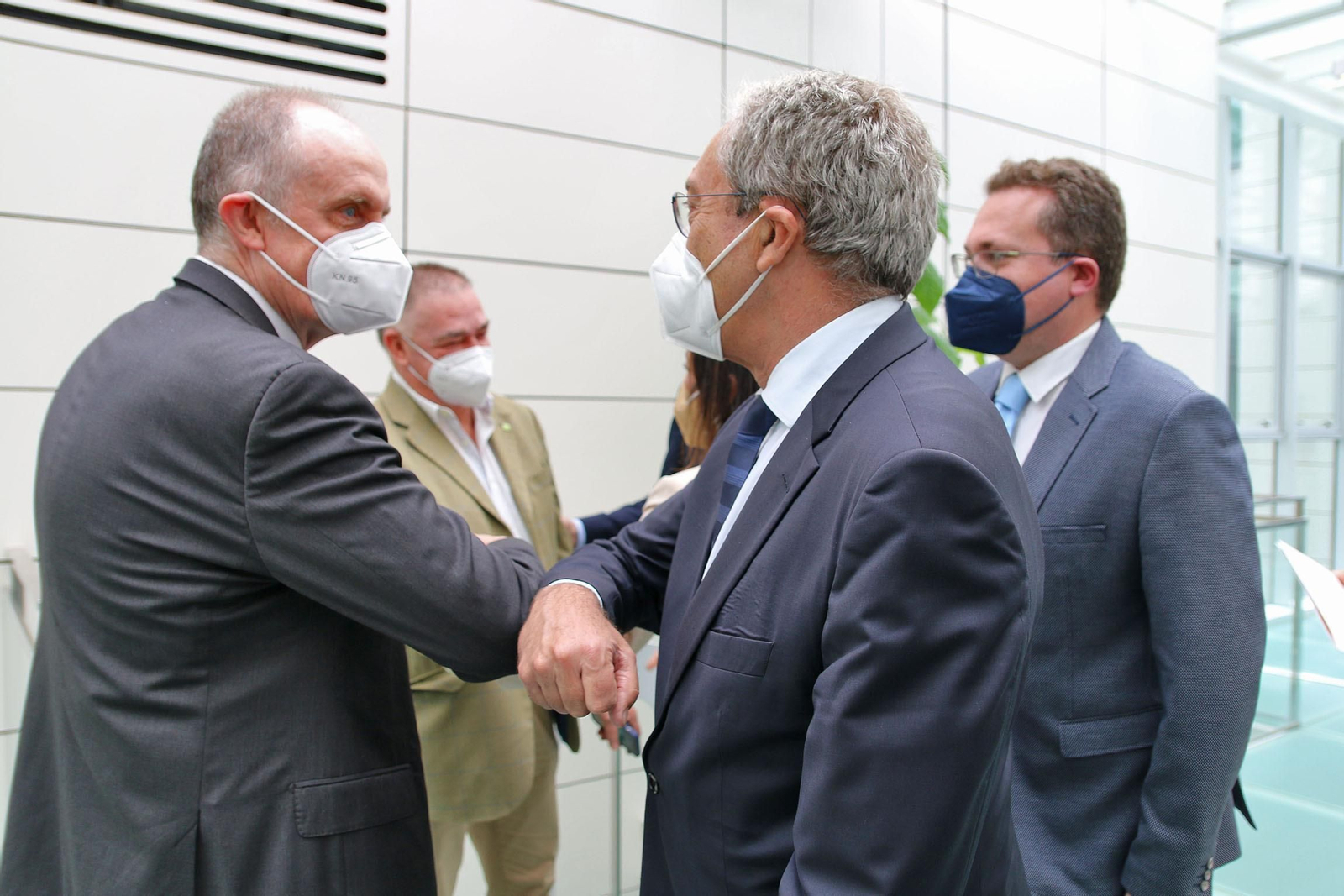 Fotogalería de la visita de Juan Marín a Kimitec, al PITA y a Unica Group