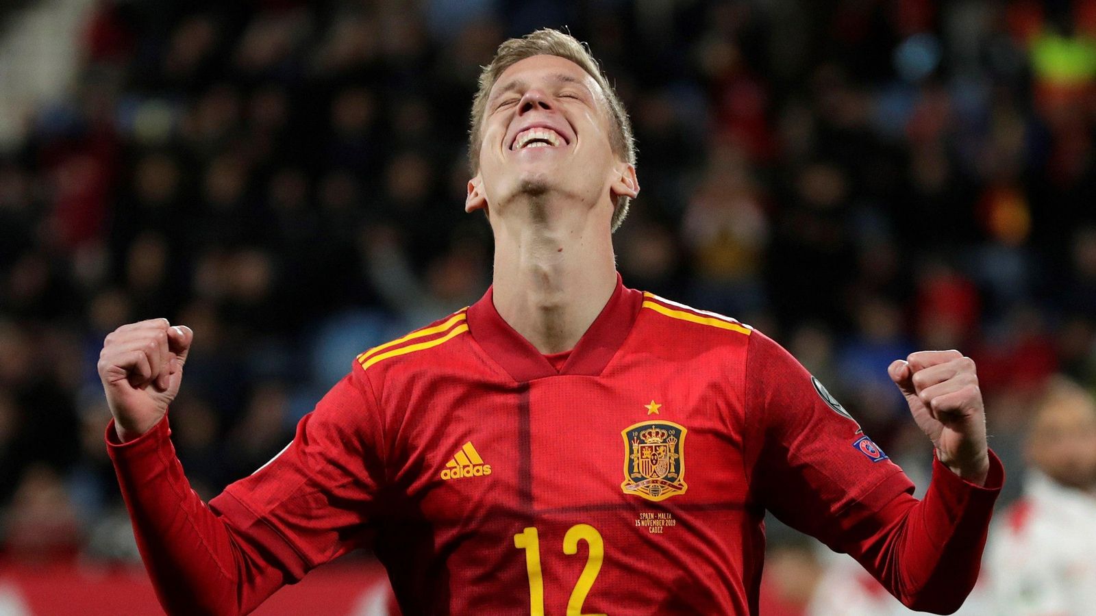Dani Olmo celebra su primer tanto como internacional en Carranza.