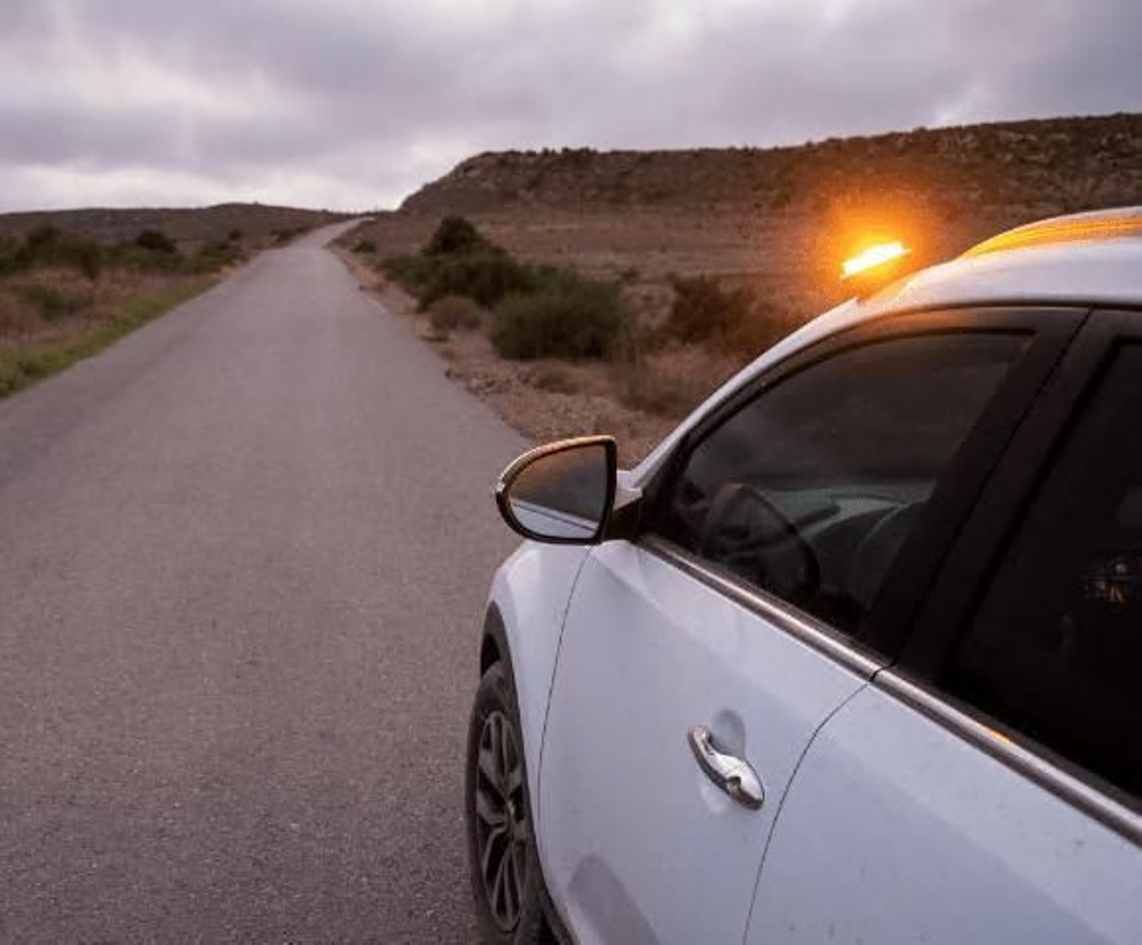 La luz V-16 de Aldi, probada en un vehículo