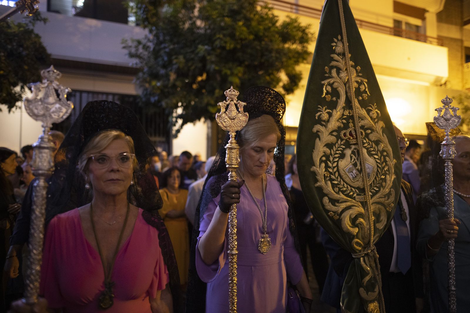 Imágenes de la procesión de la Virgen de la Cinta por el centro de la ciudad