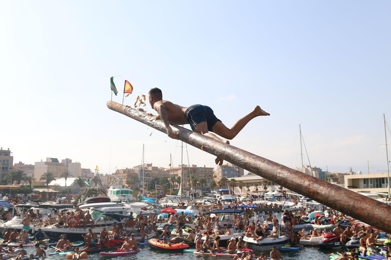 Fotogalería de la cucaña y la procesión de las Fiestas de Santa Ana en Roquetas