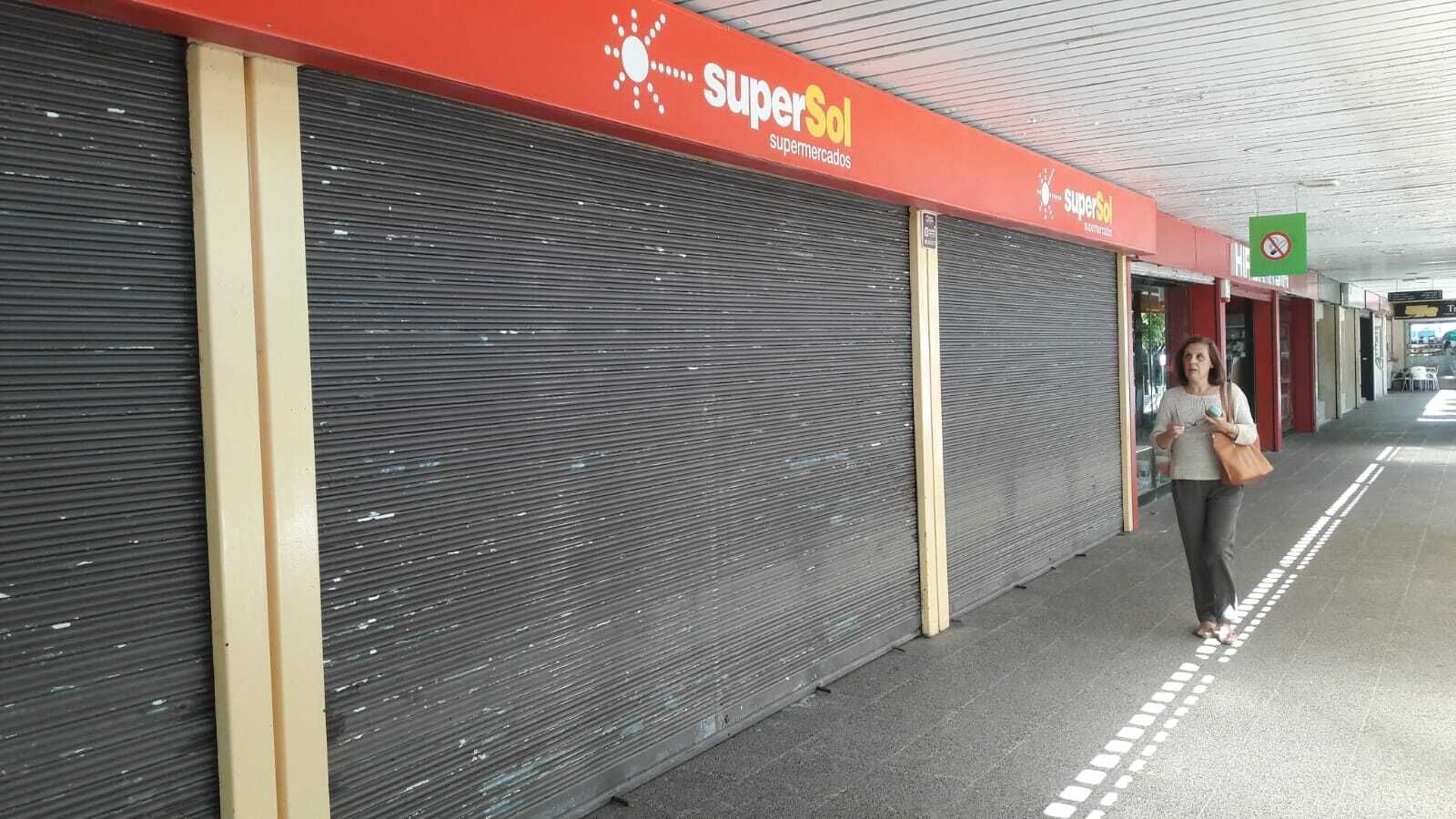 Imagen del supermercado Supersol de Merca 80, ya cerrado.