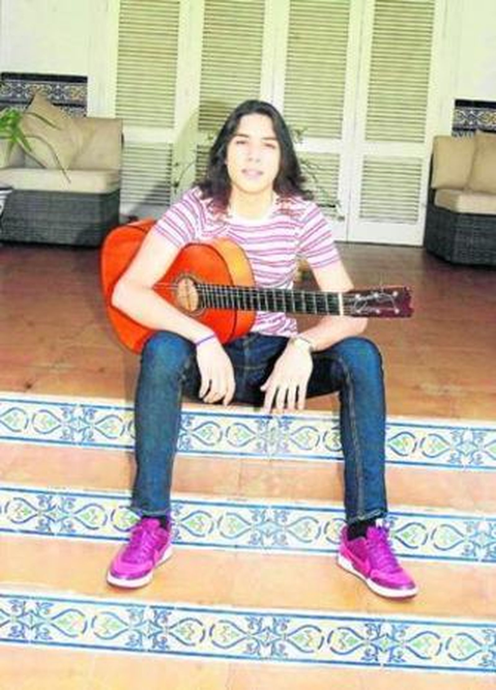 Con sólo 17 años, José del Tomate apunta a ser una gran figura de la guitarra.