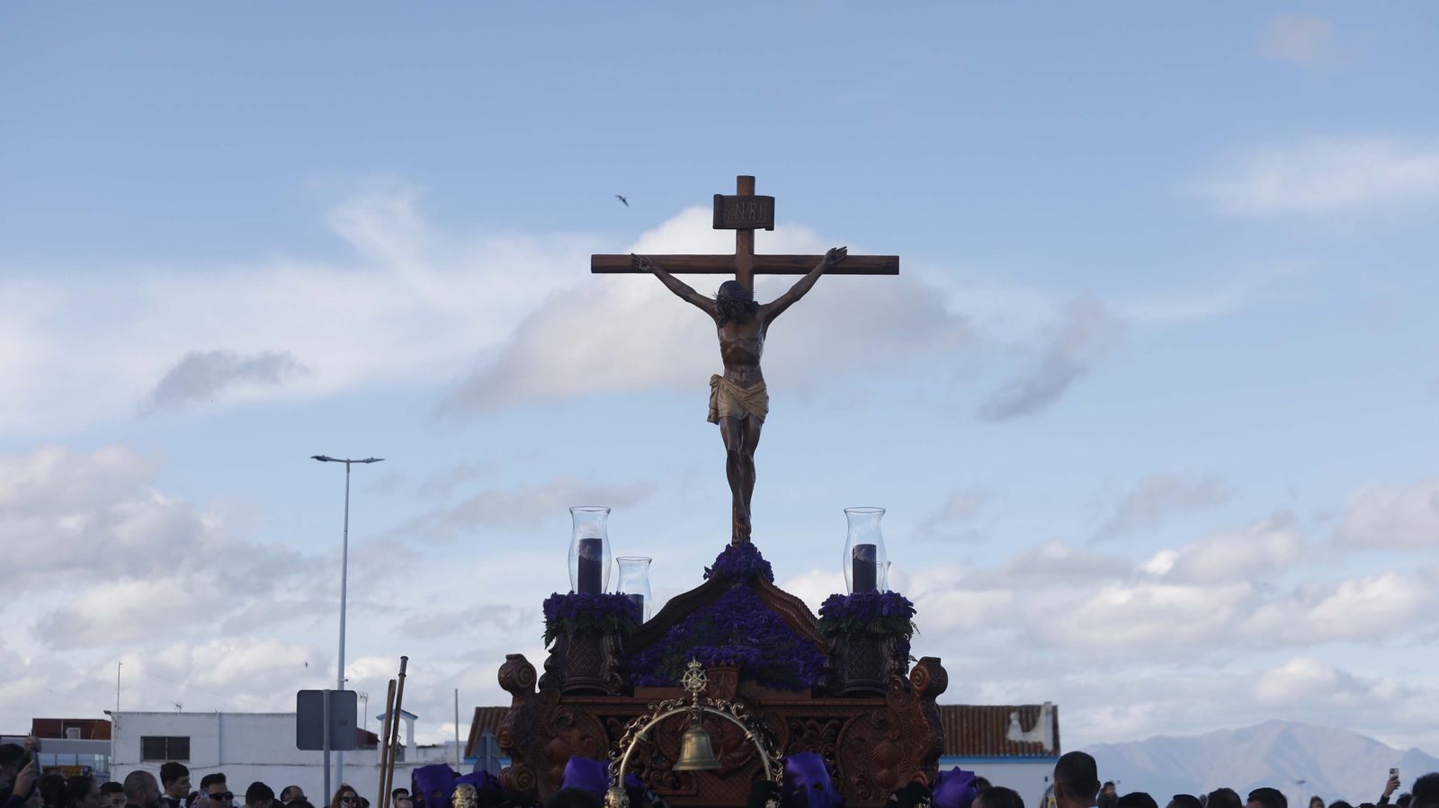 Fotos del Viernes Santo en La Línea: Cristo del Mar y Luz y Esperanza Nuestra, Soledad y Santo Entierro, Cristo del Amor y Misericordia y Amargura.