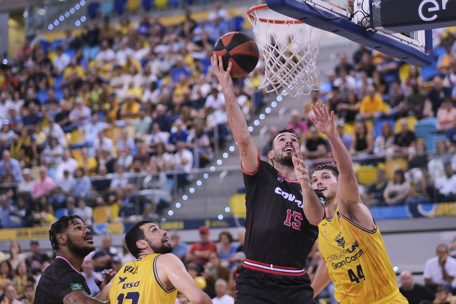 Canasta de Lluis Costa en el partido ante el 'Granca'