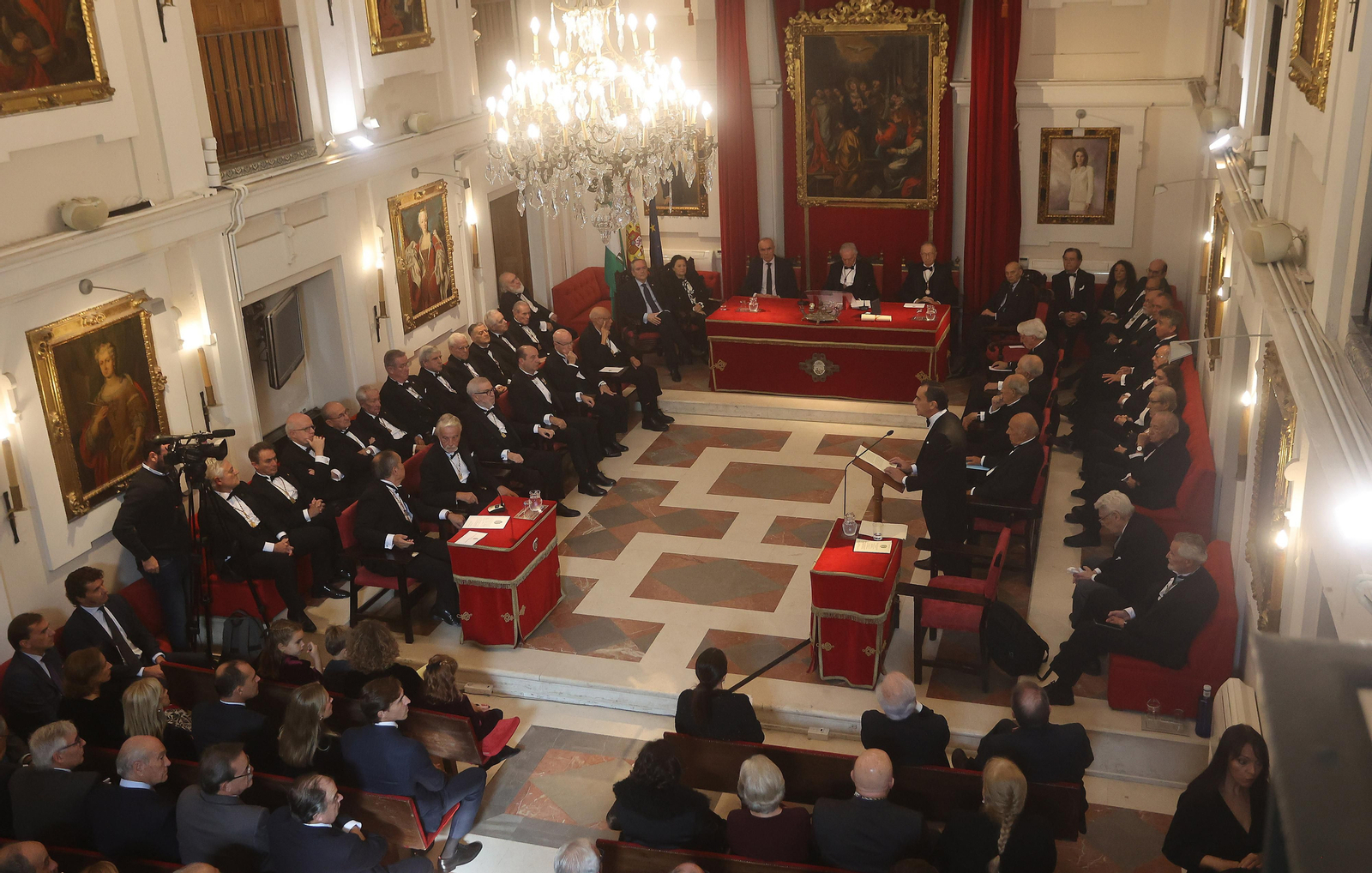 SALVADOR MORALES CONDE TOMA POSESION DE LA PLAZA DE ACADEMICO DE NUMERO DE LA REAL ACADEMIA DE MEDICINA Y CIRUJIA DE SEVILLA