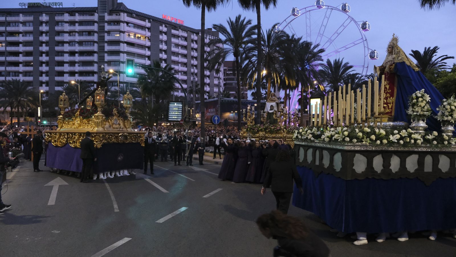 La procesión del Encuentro por las calles de Almería, en imágenes