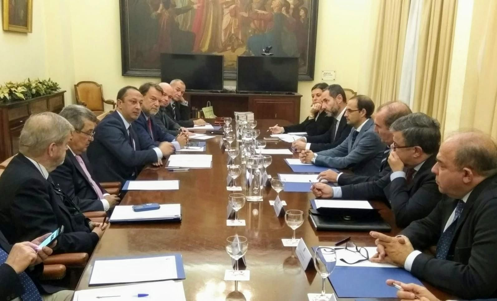 La reunión constituyente del comité de coordinación de los actos del V Centenario. La reunión constituyente del comité de coordinación de los actos del V Centenario.