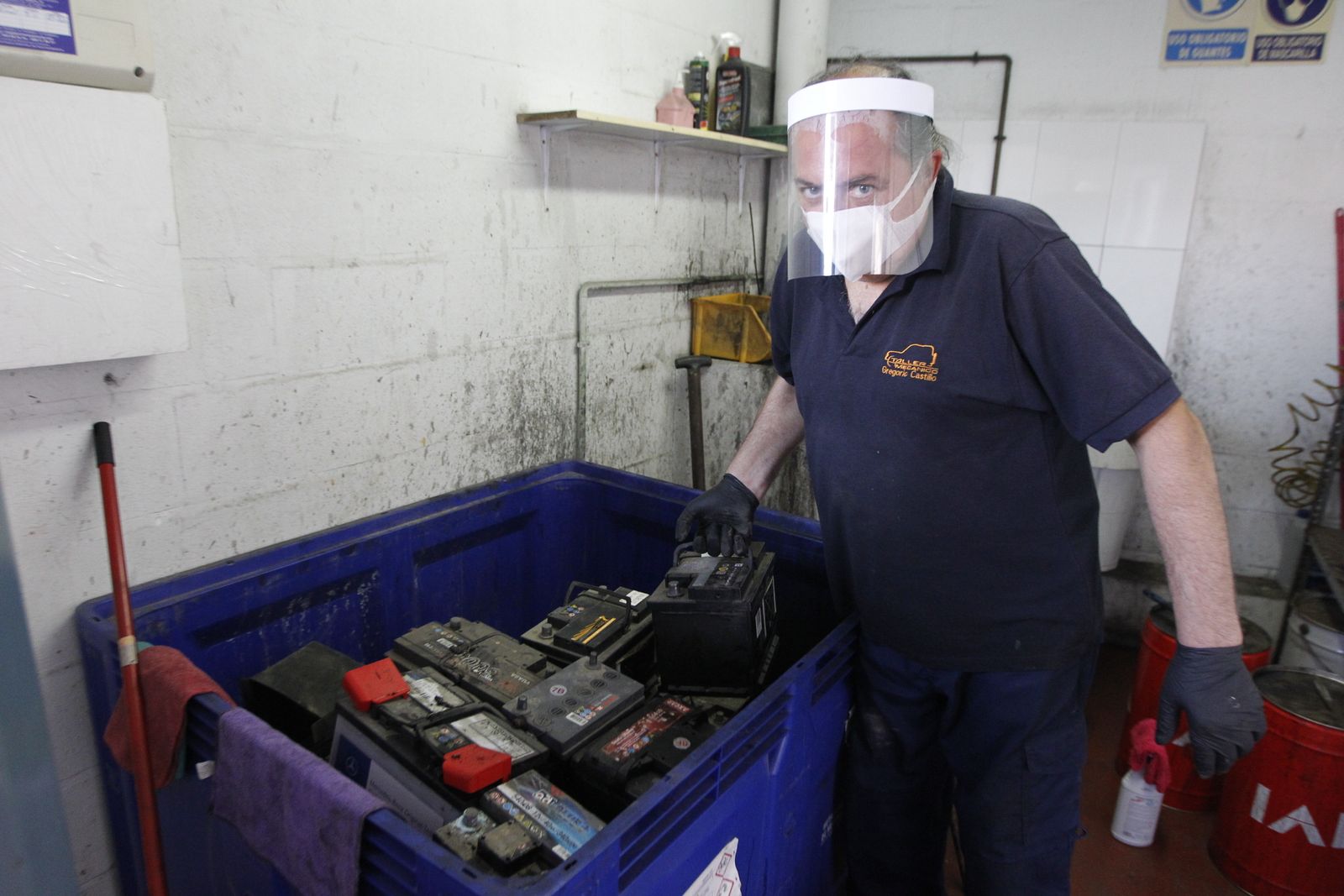 Un empresario del sector de la automoción durante su jornada laboral.