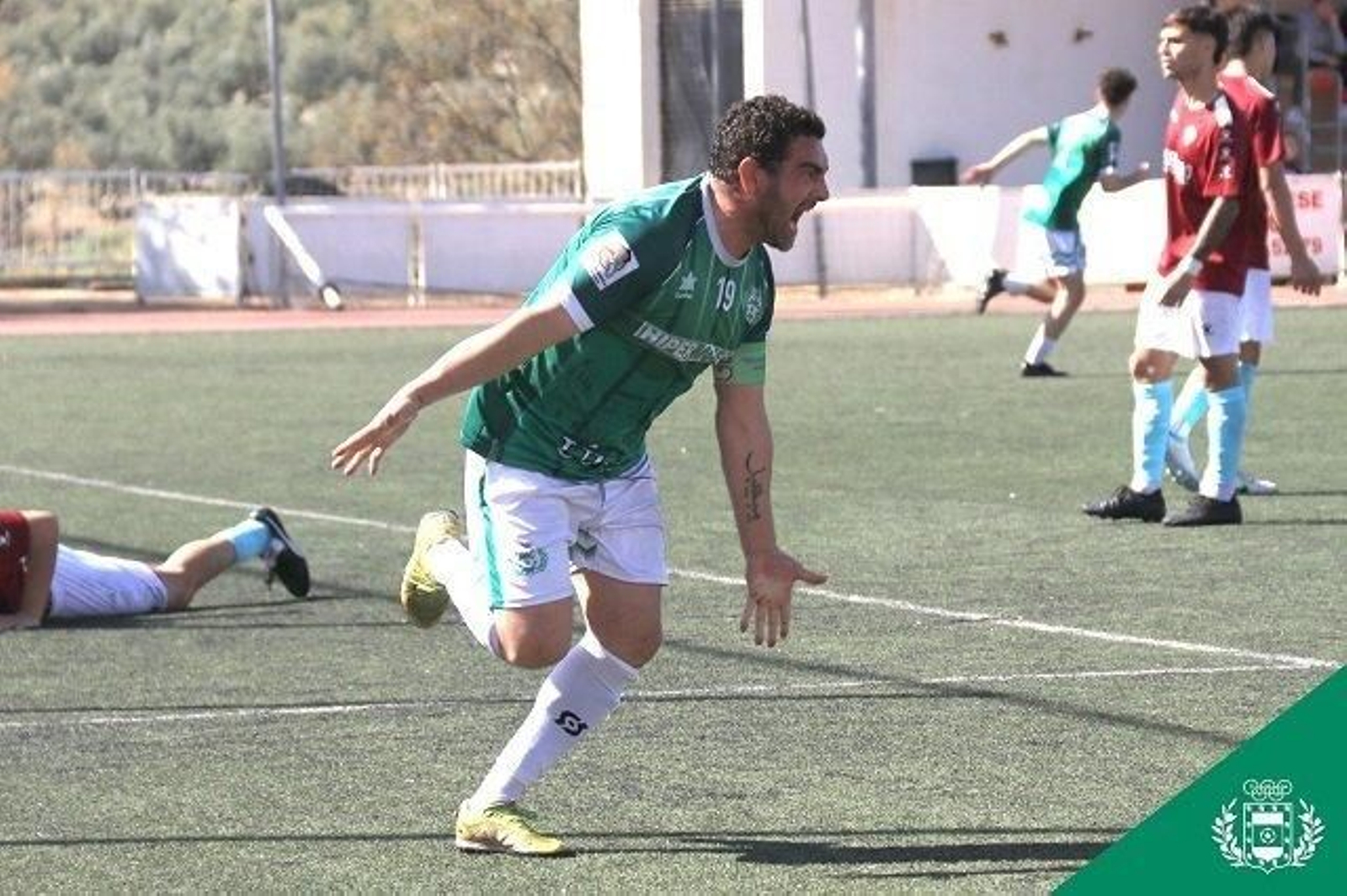 Miguel Ruiz celebra un gol en el derbi ante el CD Úbeda Rapids.