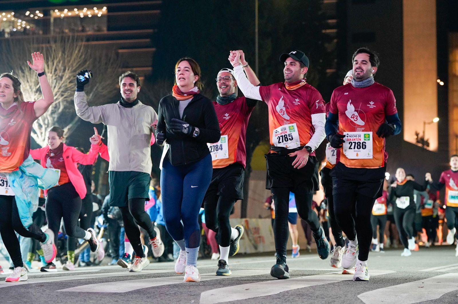 En imágenes: búscate en tu llegada a meta de la Carrera de San Antón 2026 (20)