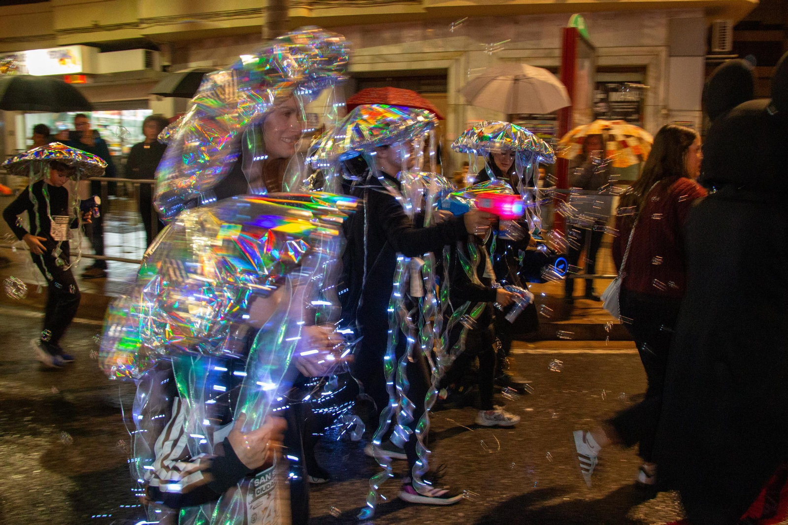 Ni la lluvia puede con la San Silvestre de Motril