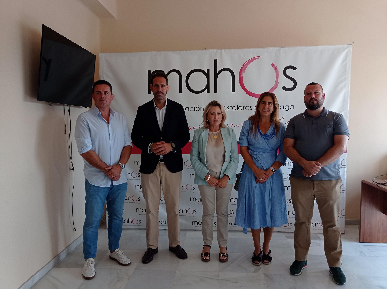 La delegada territorial junto a Javier Frutos. La delegada territorial junto a Javier Frutos.