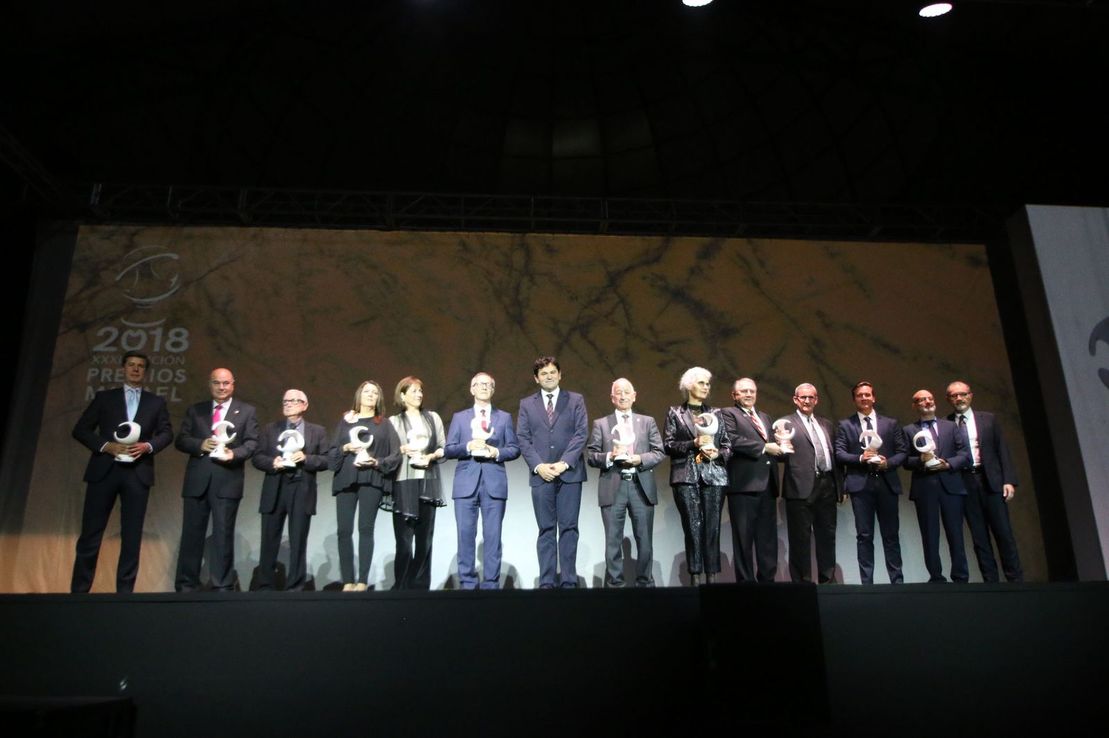 Foto de 'familia' de los galardonados en la XXXII Premios Macael