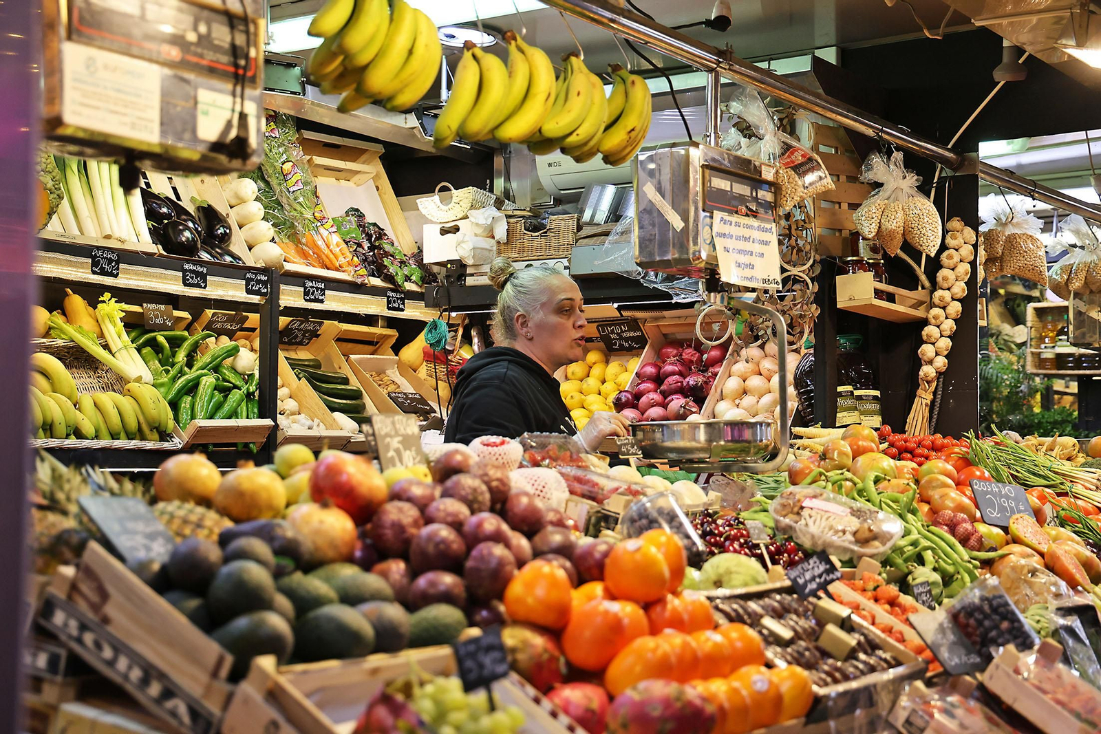 Ambientazo en el Mercado del Carmen para ultimar compras de Navidad
