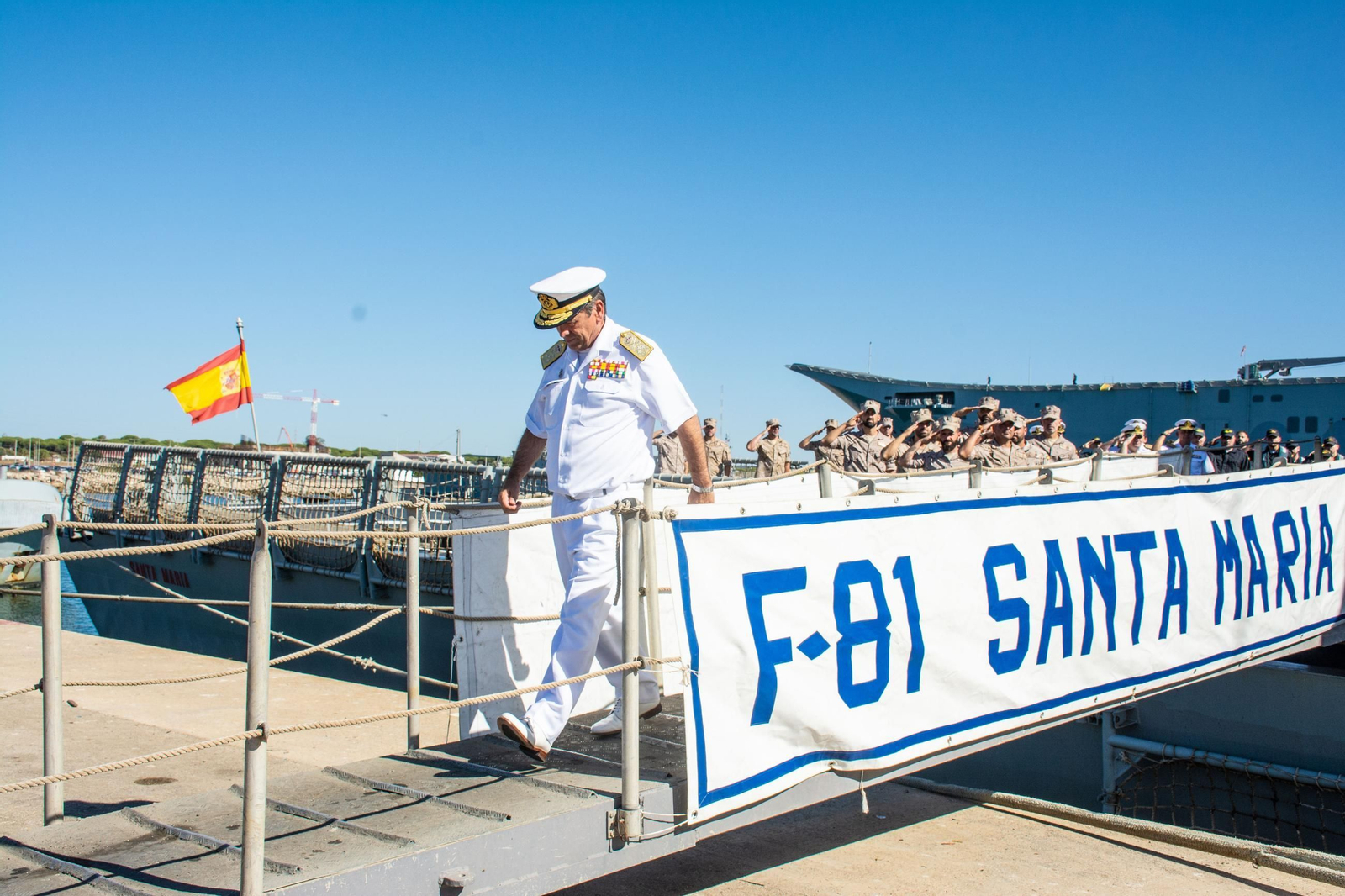 Las imágenes de la despedida de la fragata 'Santa María' de la Armada, rumo a la misión Atalanta