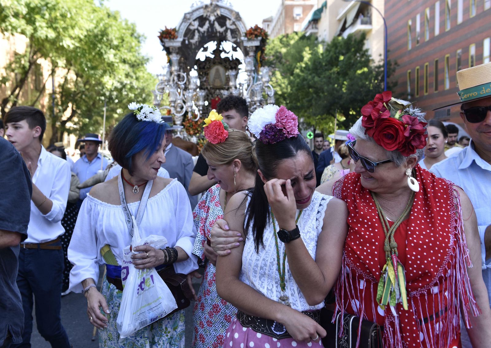 Salida de la Hermandad de El Cerro hacia El Rocío