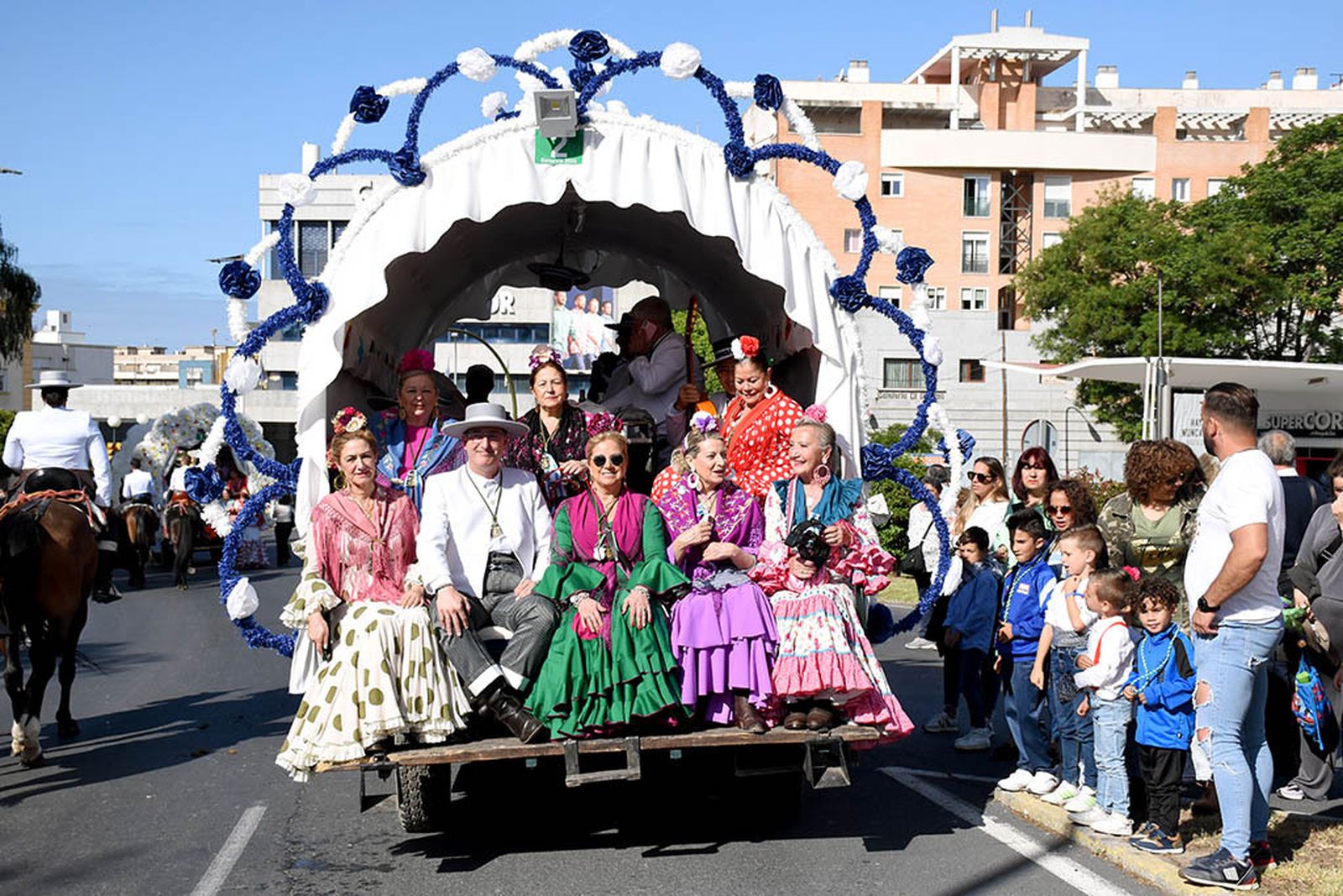 Imágenes de los carros de la Hermandad del Rocío de Huelva