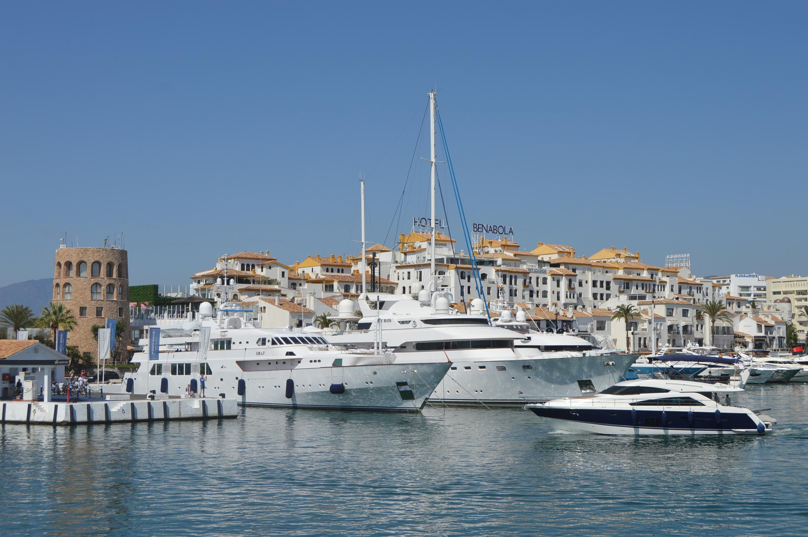 Vista general de Puerto Banús. Vista general de Puerto Banús.