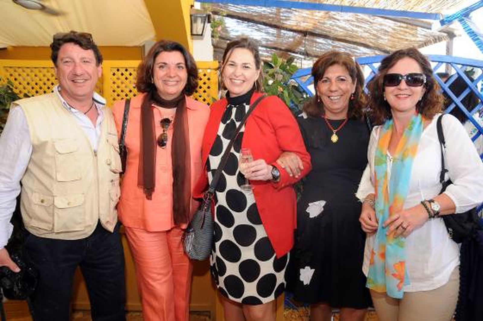 María José Rodríguez, de la Escuela Ecuestre; Mª del Mar Arroyo de Ifeca; Remedios García de Los Ángeles Nocturnos y Auxiliadora Moreno, del Alvar Nuñez, con Pascual.

Foto: Manuel Aranda