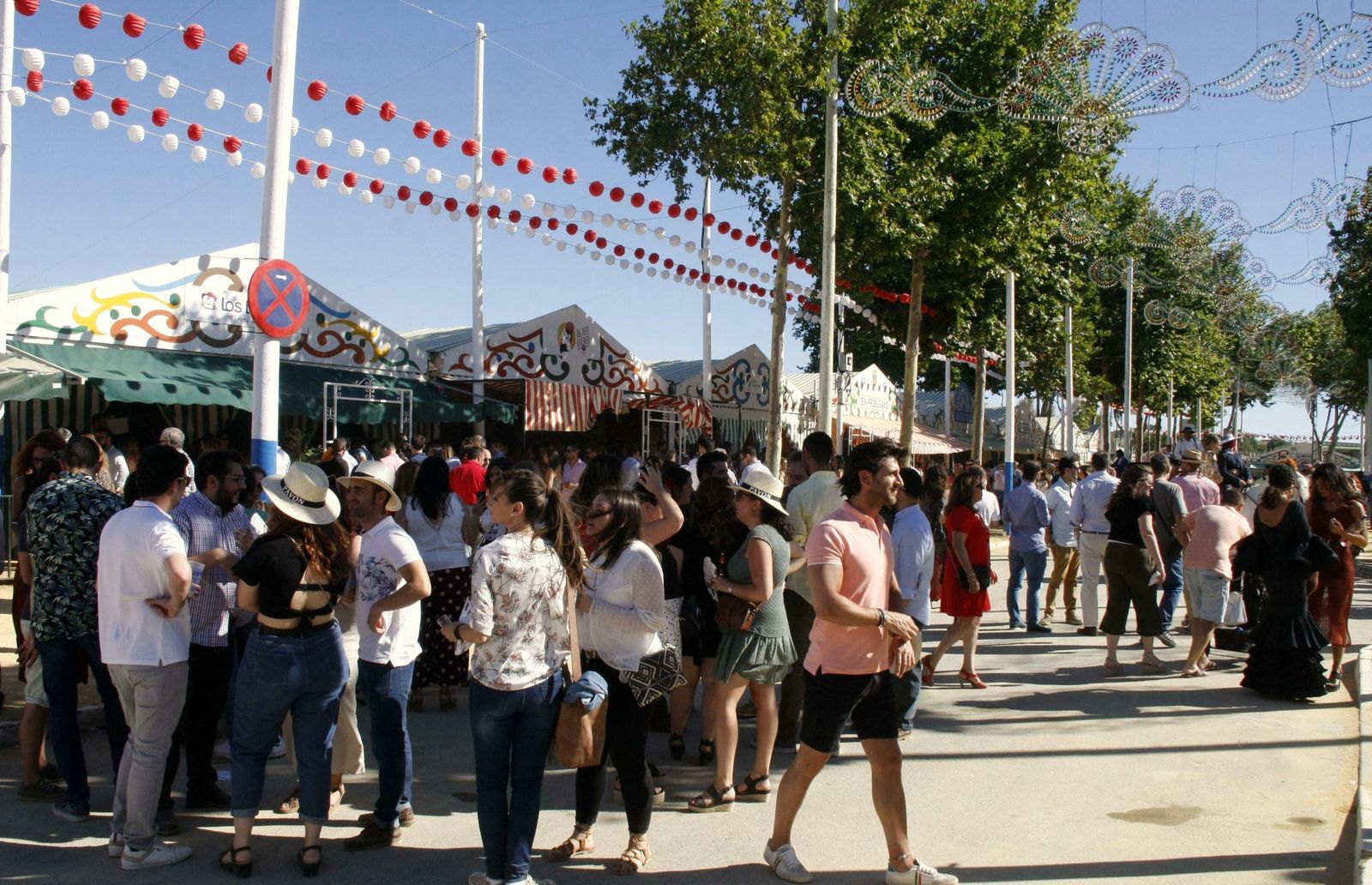 Aunque el día comenzó con poco público, la tarde se animó en una jornada en la que también se celebró el Concurso de Casetas.