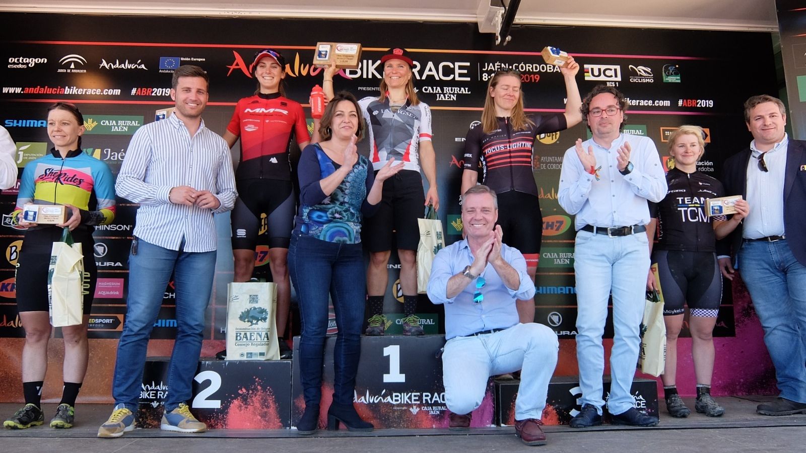 Podio de honor de la categoría femenina, con la malagueña Natalia Fischer a la izquierda.