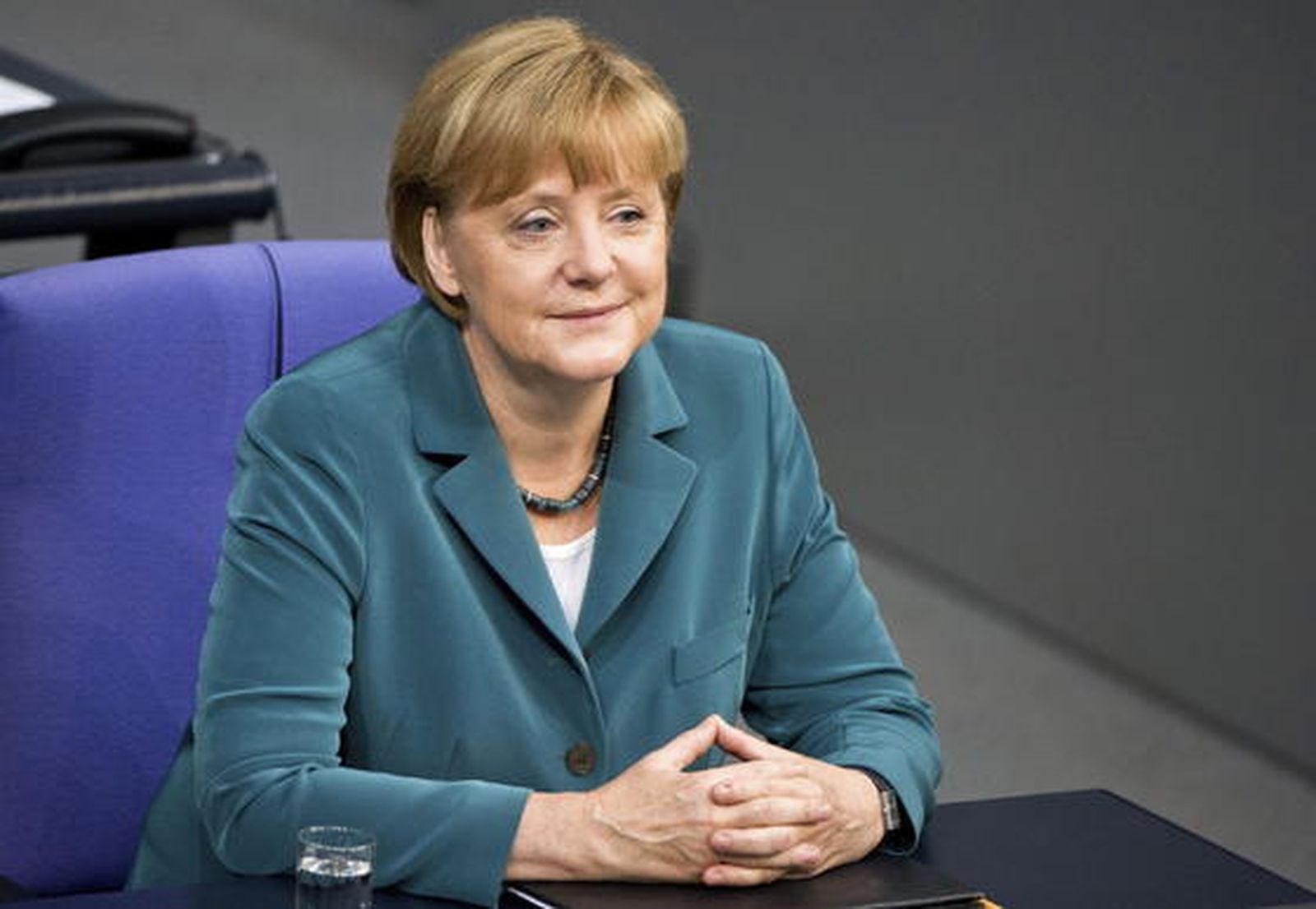 Merkel reconoce que tardó en darse cuenta de los problemas de la banca europea