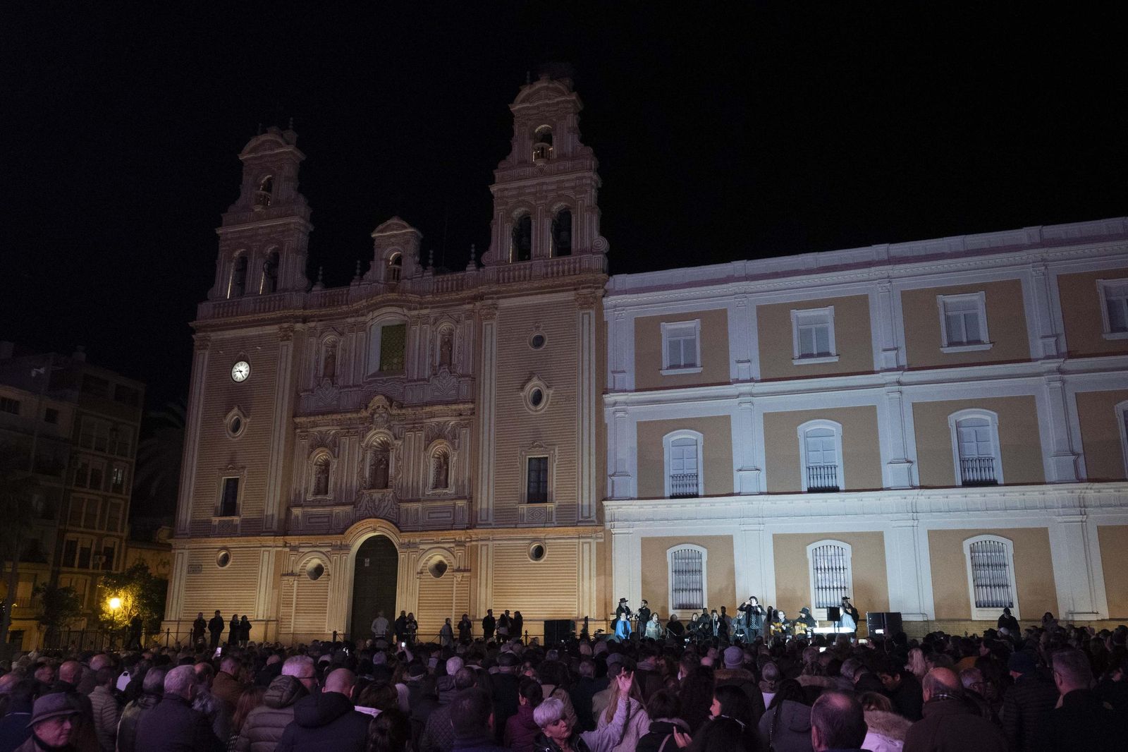 Imágenes de la zambomba en la Plaza de La Merced