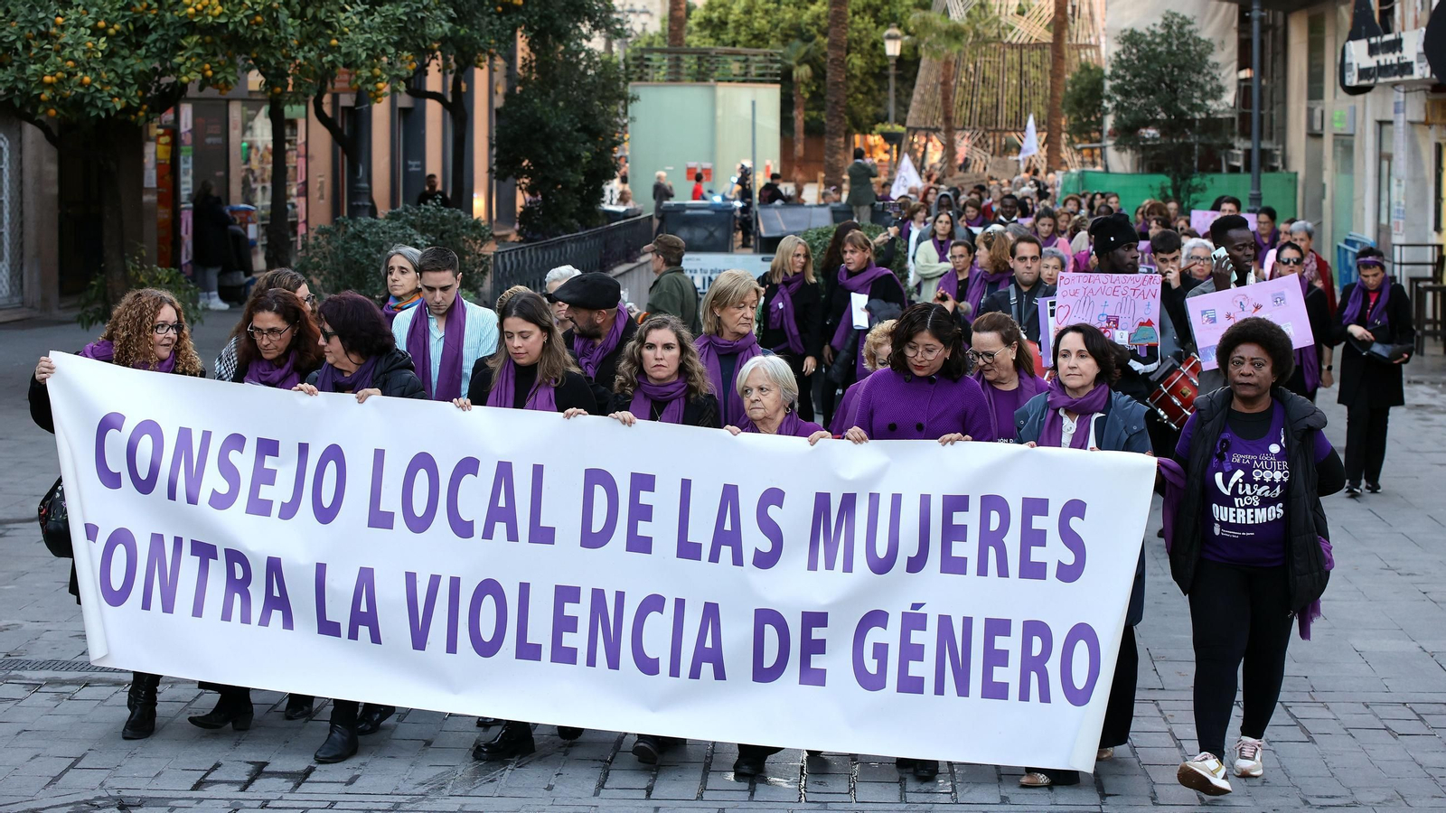Imágenes de la manifestación del 25N 2024 en Jerez