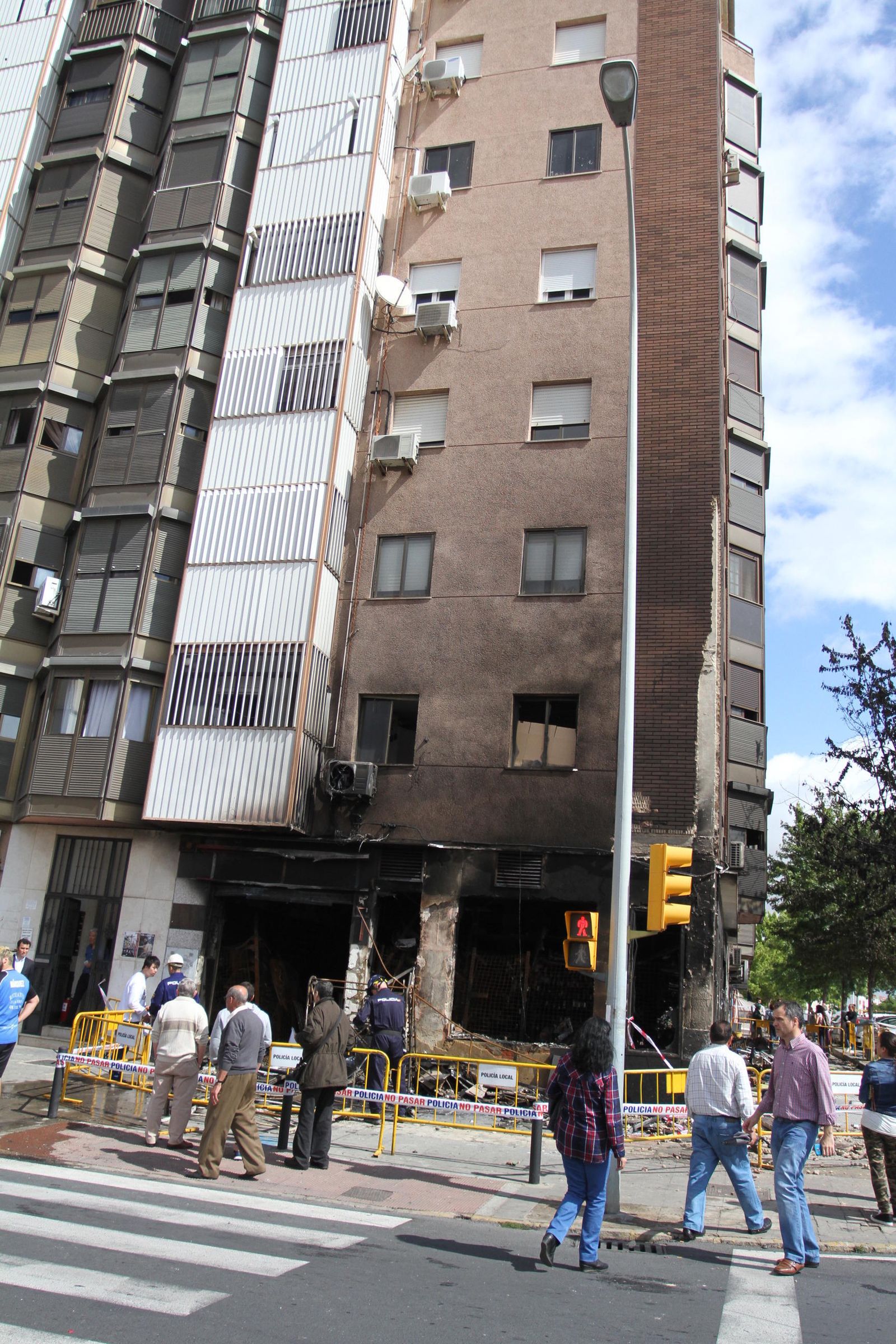 Edificio afectado por el fuego.