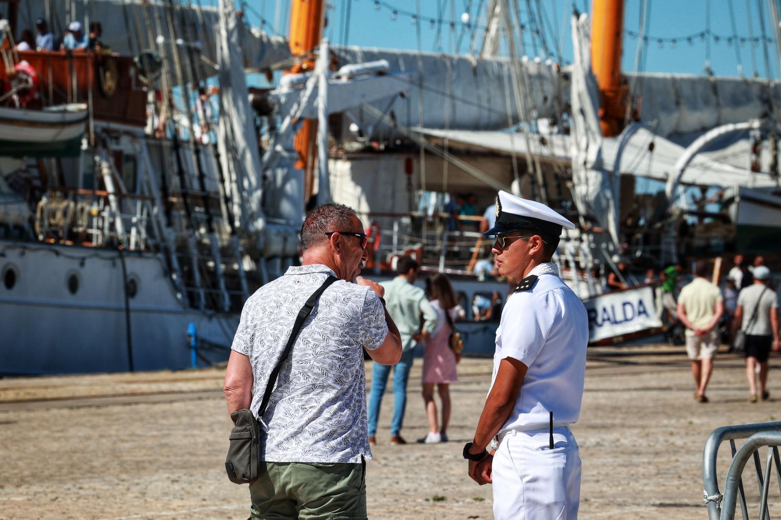 El gemelo del 'Elcano' está en Cádiz: las visitas al buque 'Esmeralda', en imágenes