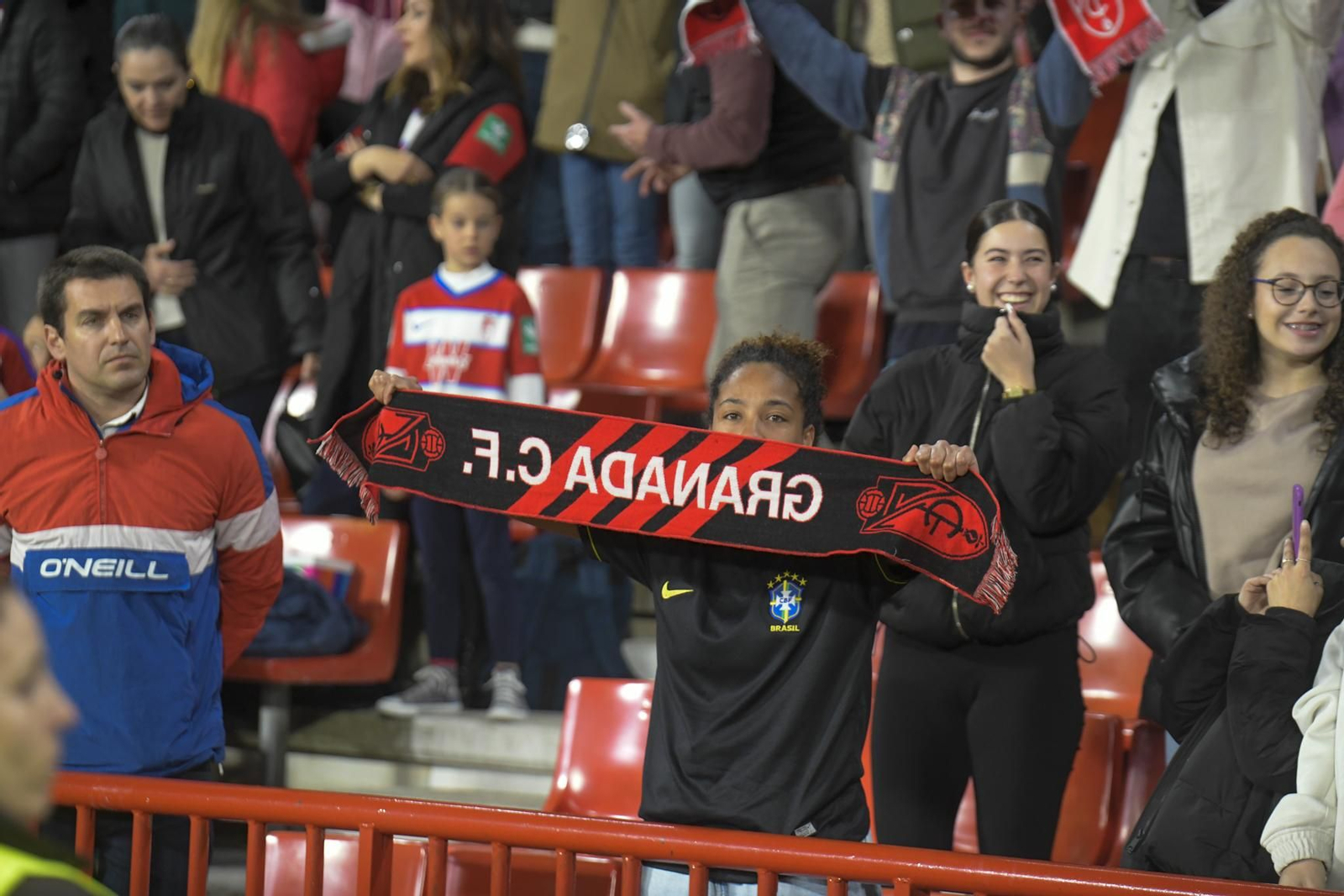 El ambiente en Los Cármenes en el duelo copero entre el Granada CF y el Atlético de Madrid