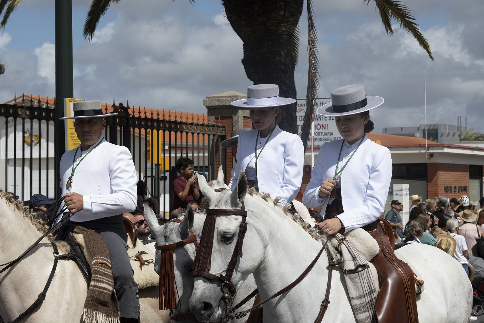 Todos los rocieros de la comitiva de la Hermandad de Huelva, en imágenes