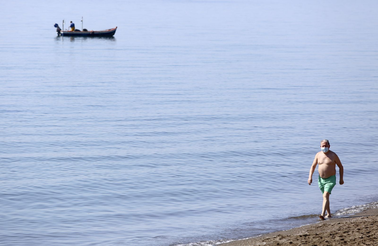 La playa de Huelin, en Málaga capital, en el cuarto día de la fase 1