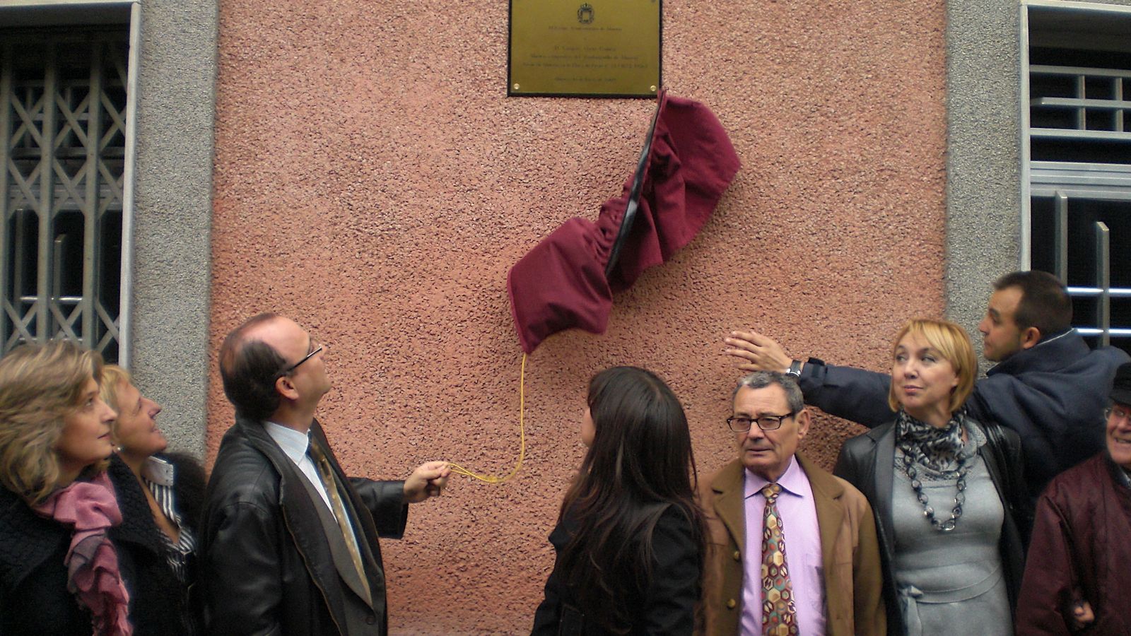 Inauguración de la placa a Gaspar Vivas.